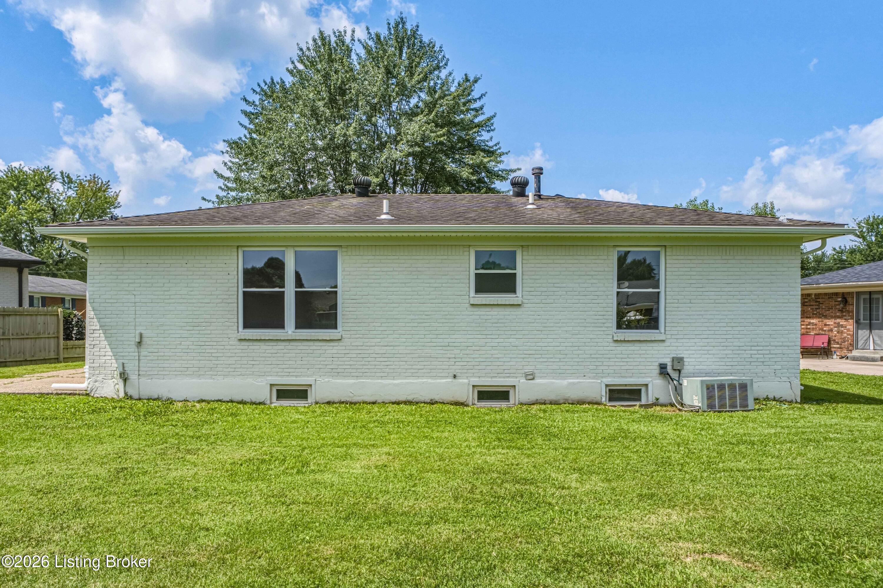 128 Gofton Ct Property Photo 3