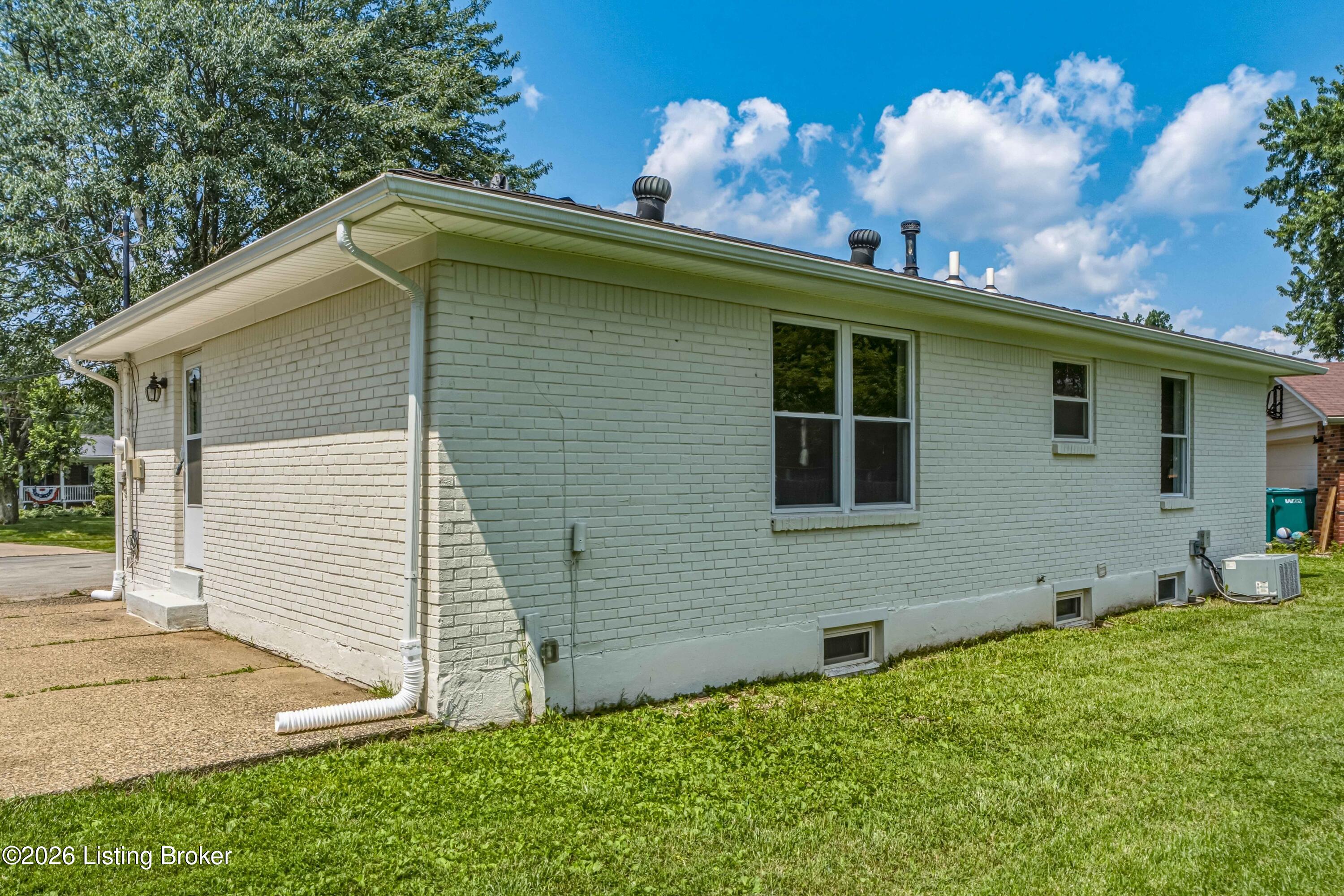 128 Gofton Ct Property Photo 4