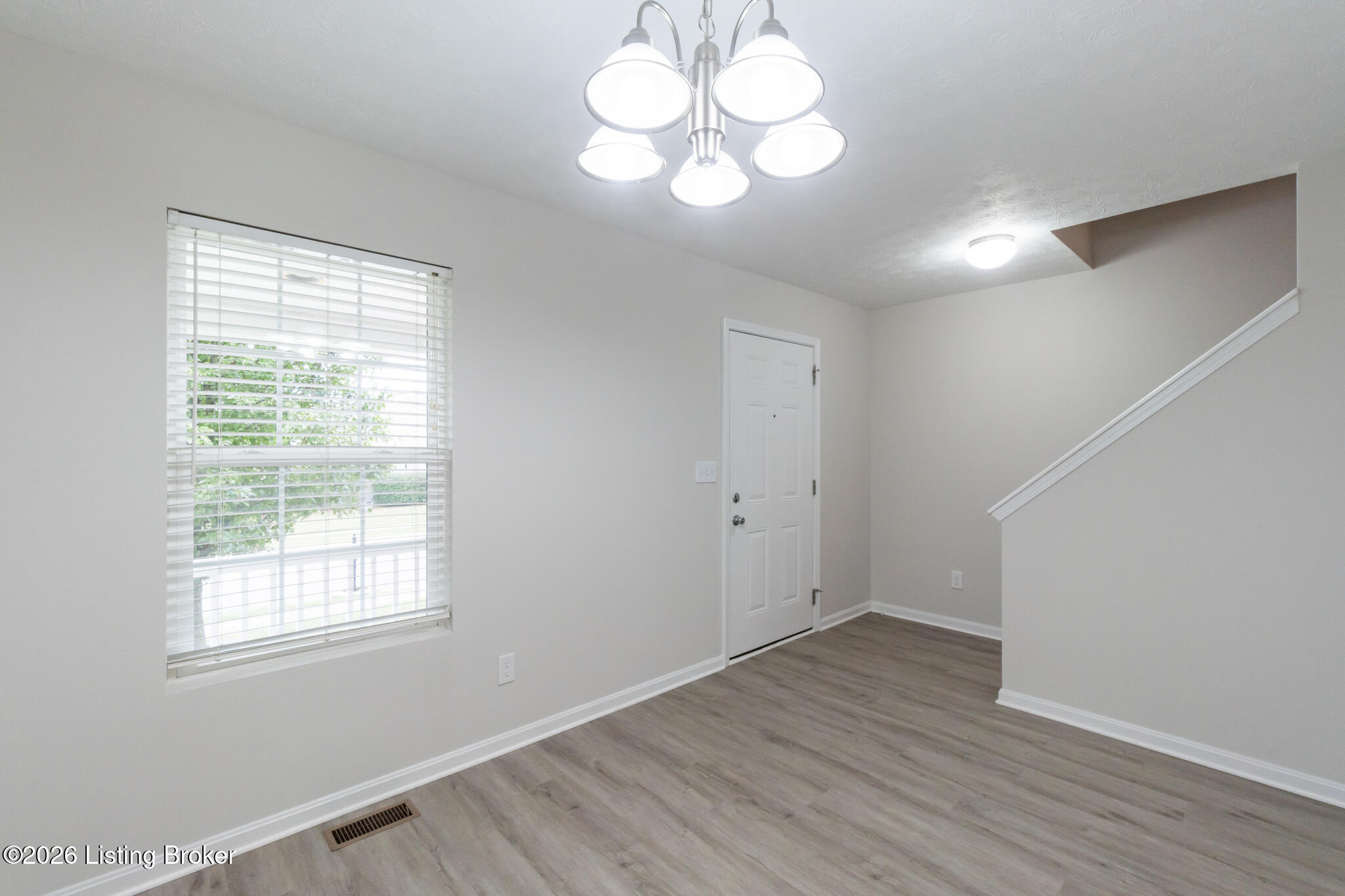 3024 Mary Crest Dr Property Photo 3