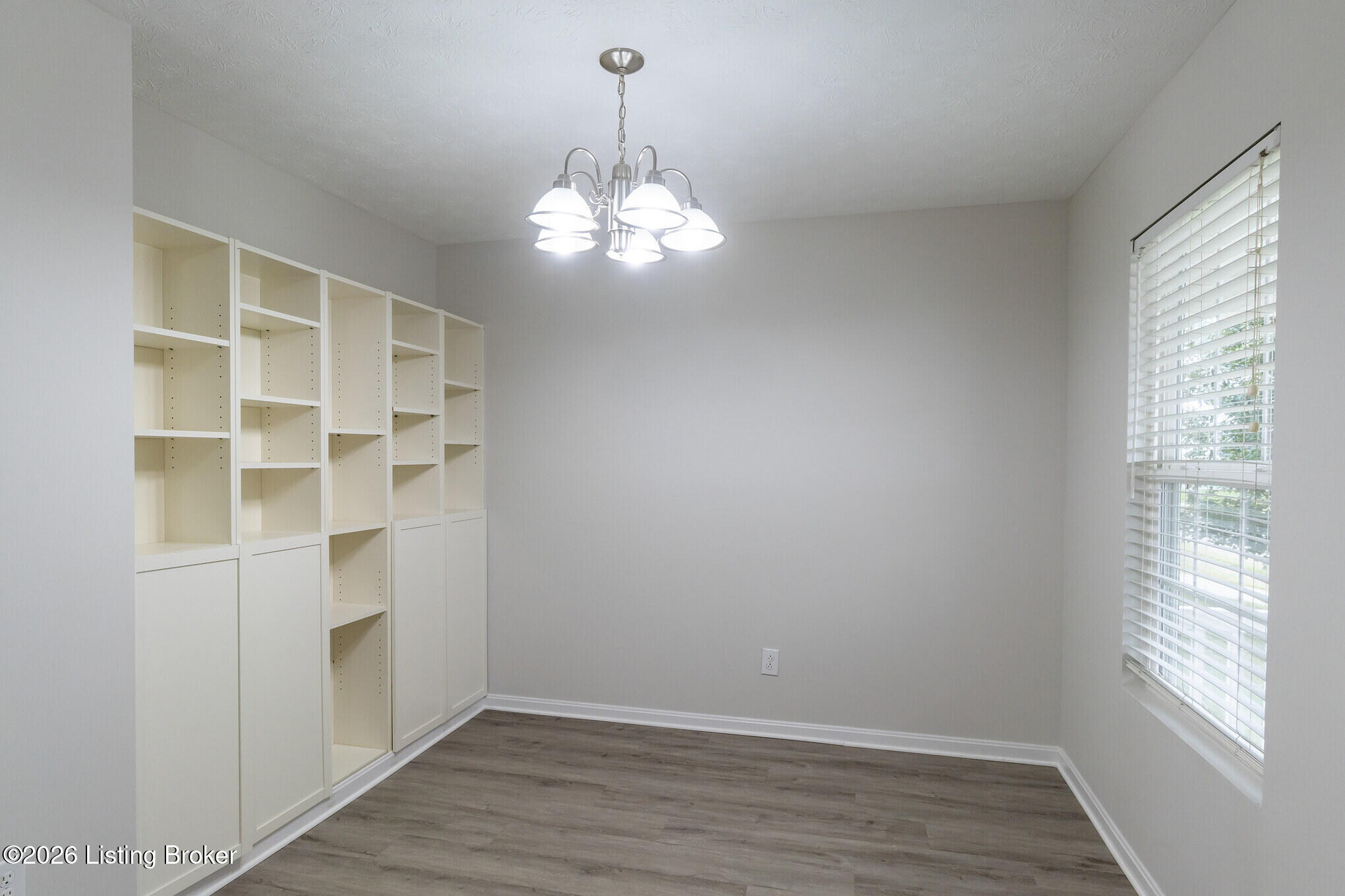 3024 Mary Crest Dr Property Photo 4