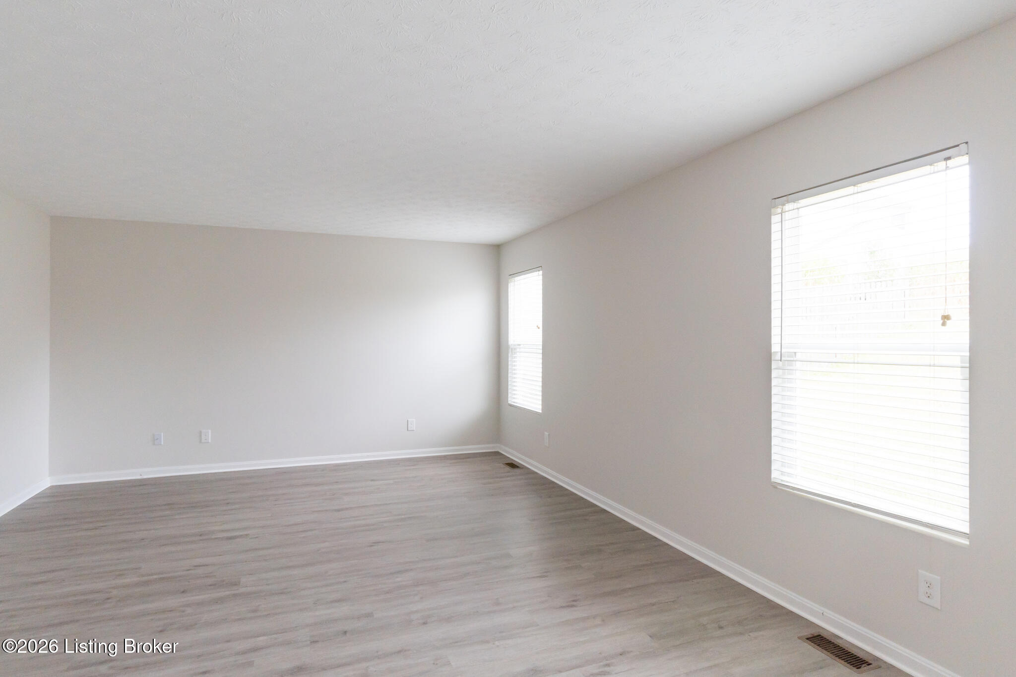 3024 Mary Crest Dr Property Photo 5