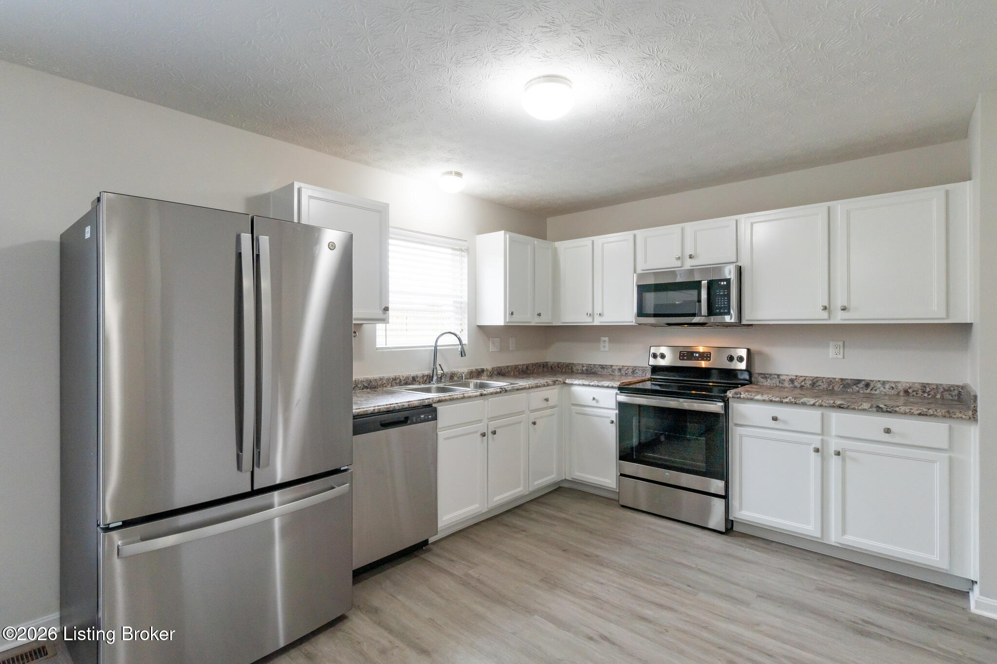 3024 Mary Crest Dr Property Photo 6