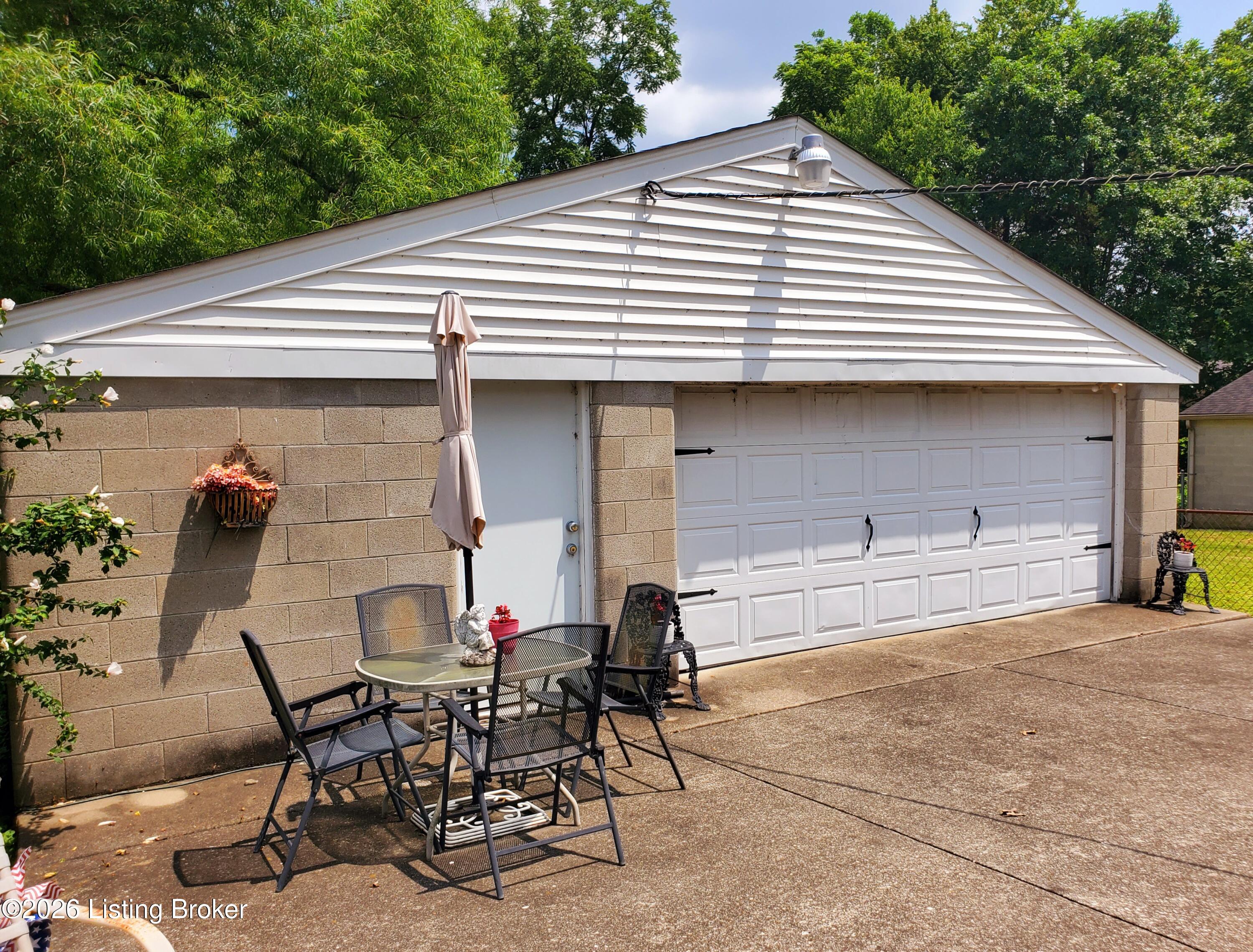 7709 Rochelle Rd Property Photo 10