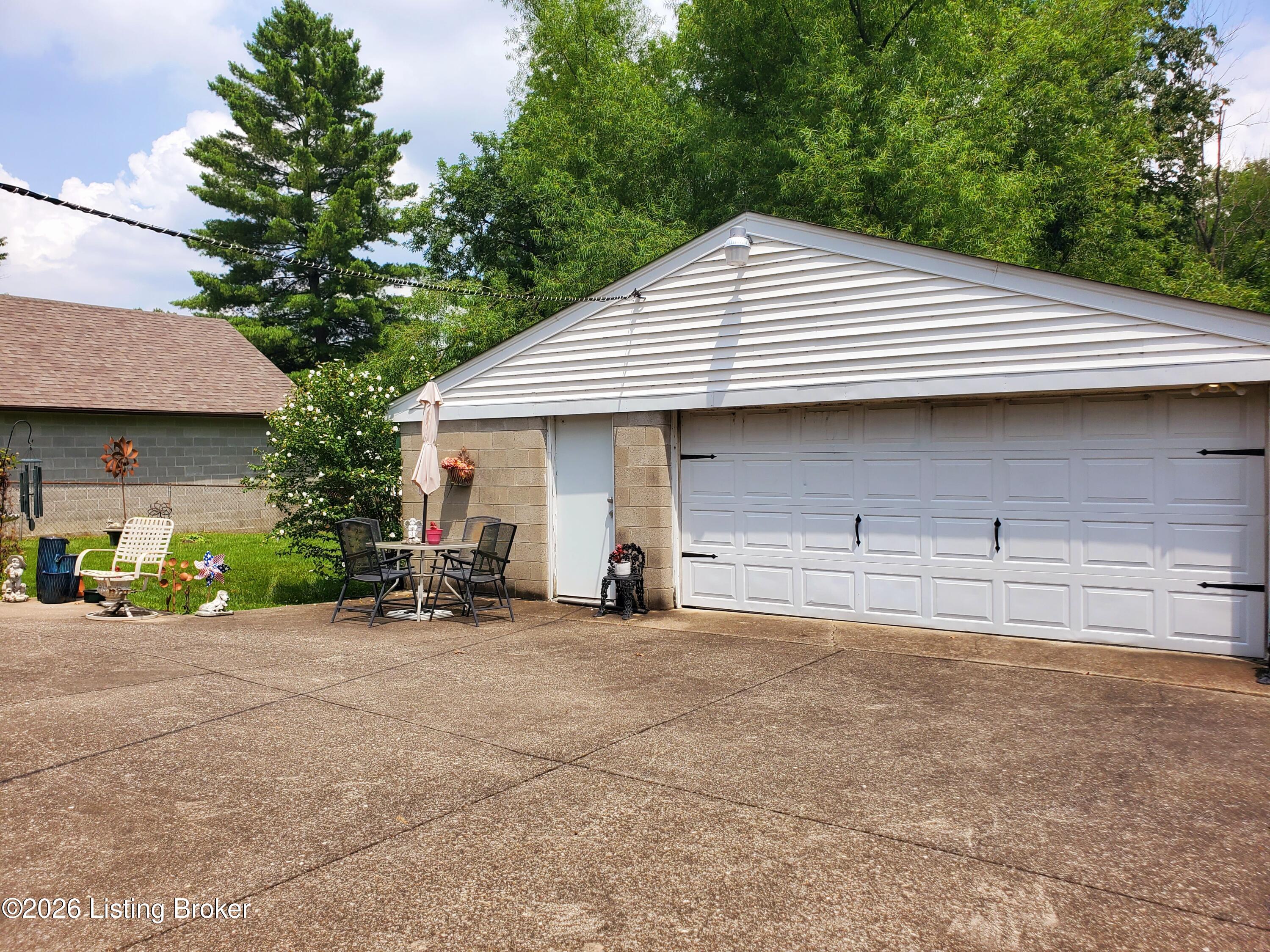7709 Rochelle Rd Property Photo 12