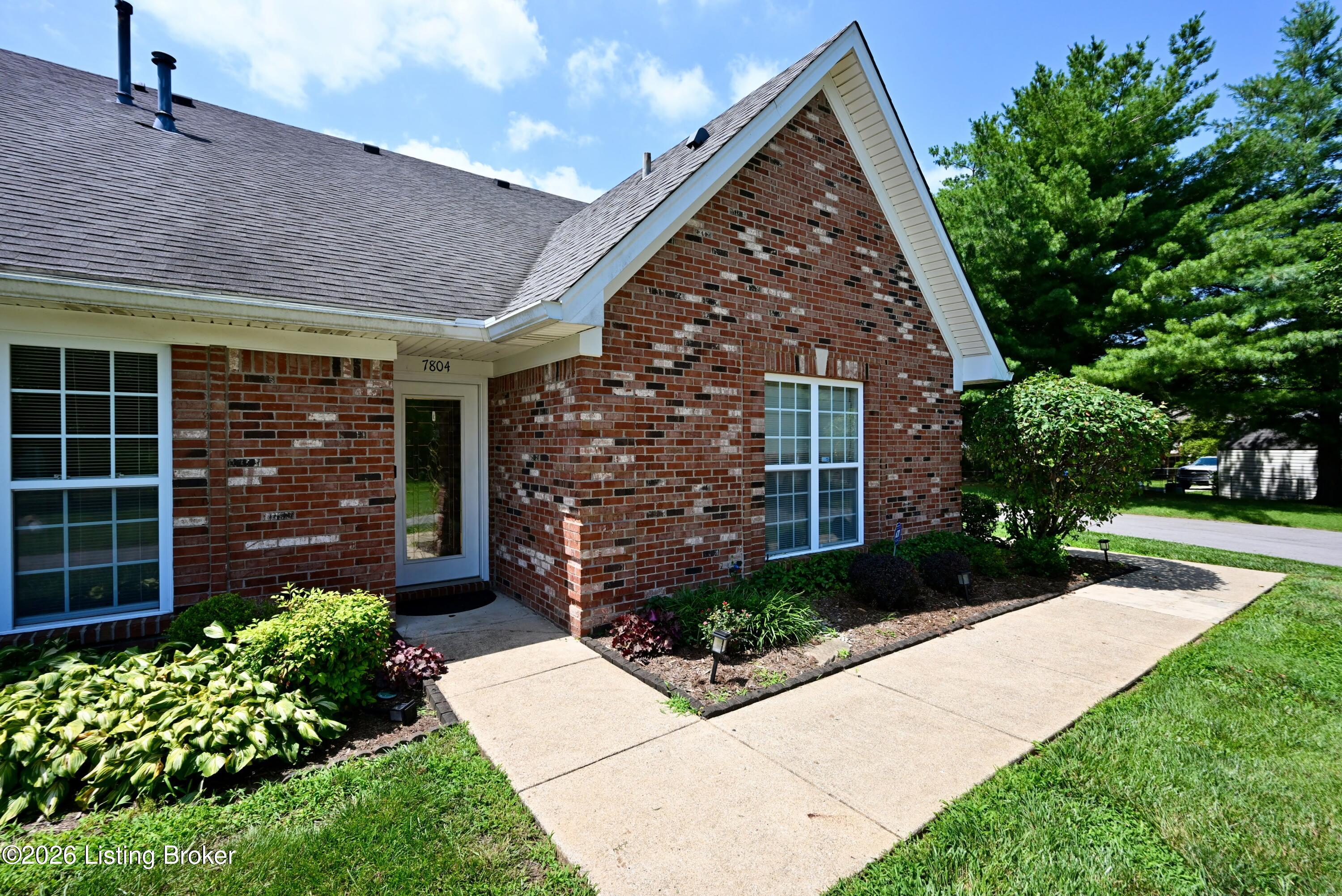 7804 Fern Gardens Way Property Photo 3