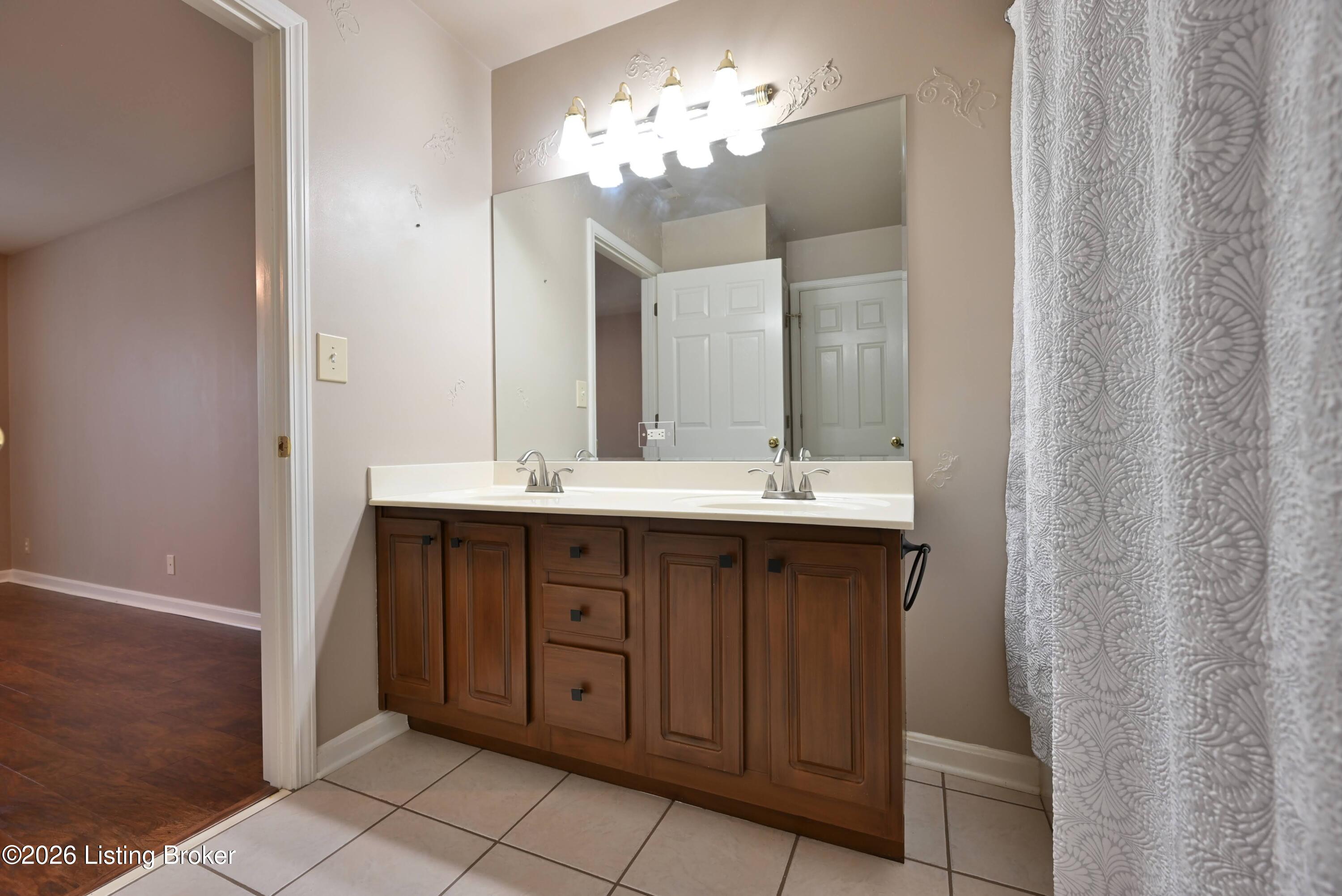 7804 Fern Gardens Way Property Photo 25