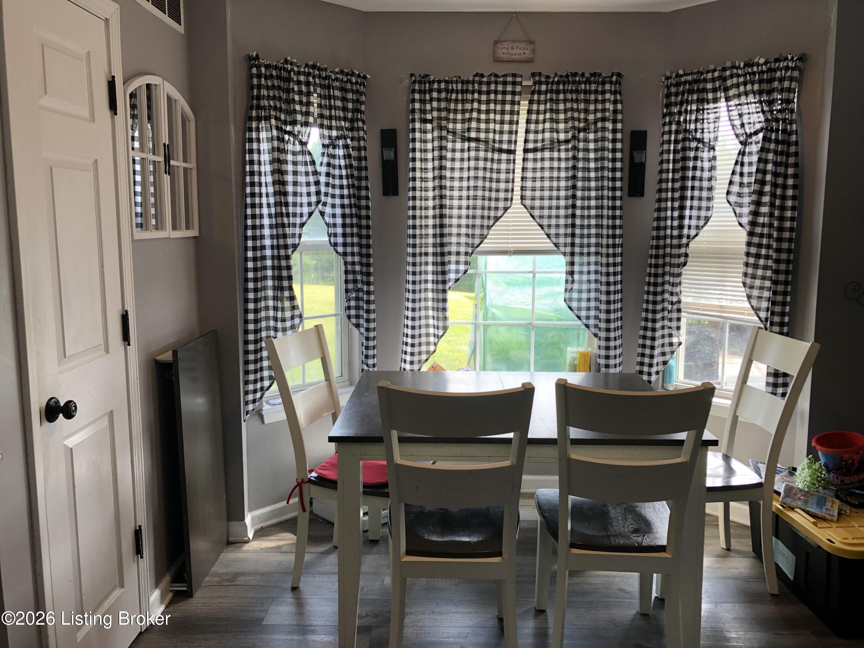 938 Poplar Trace Property Photo 9