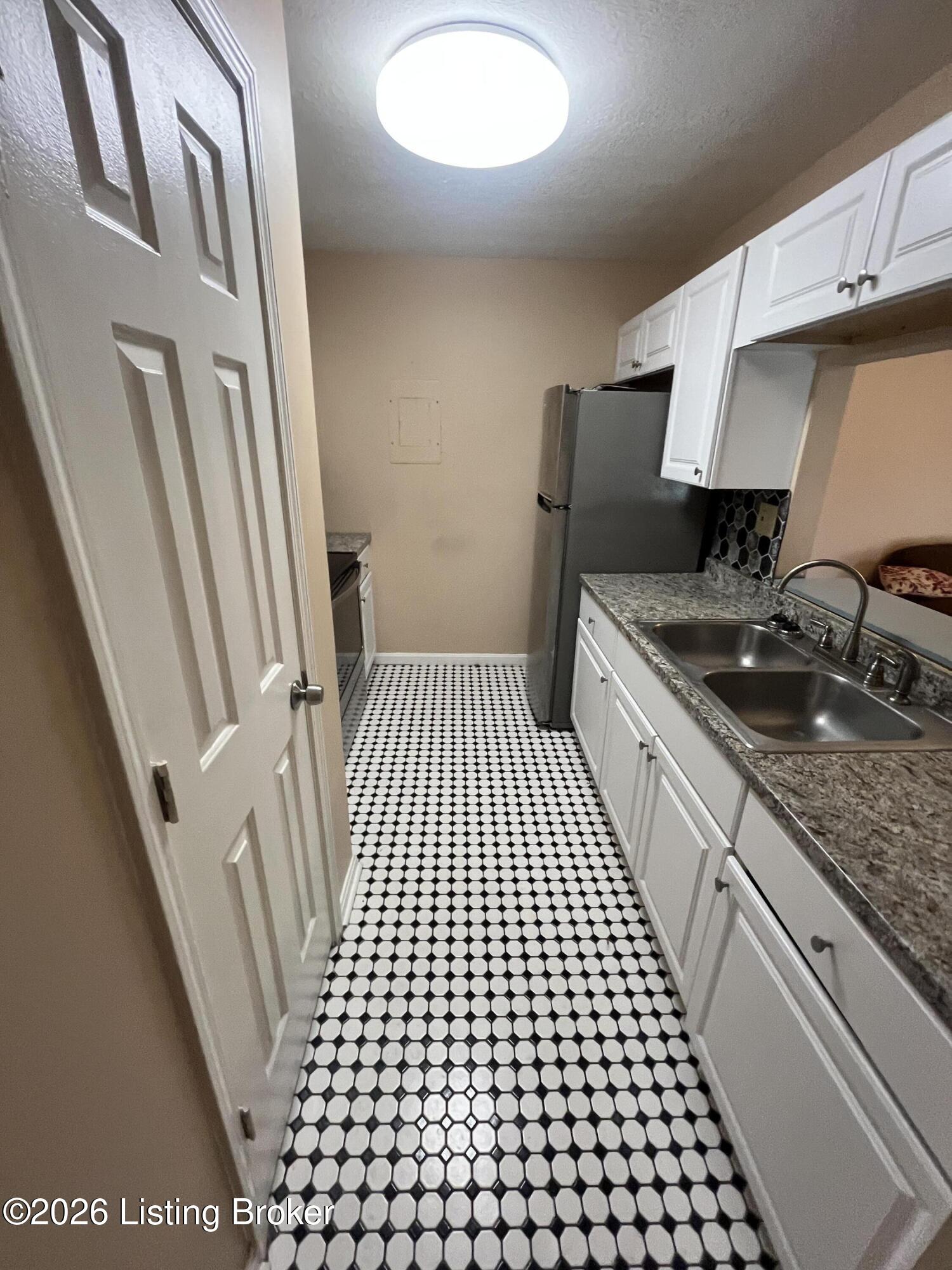 3312 Colonial Manor Cir 6a Property Photo 3