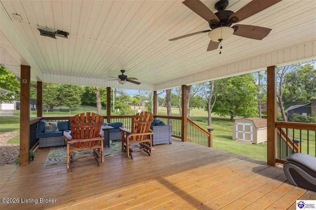 200 Carey Ln Property Photo 4