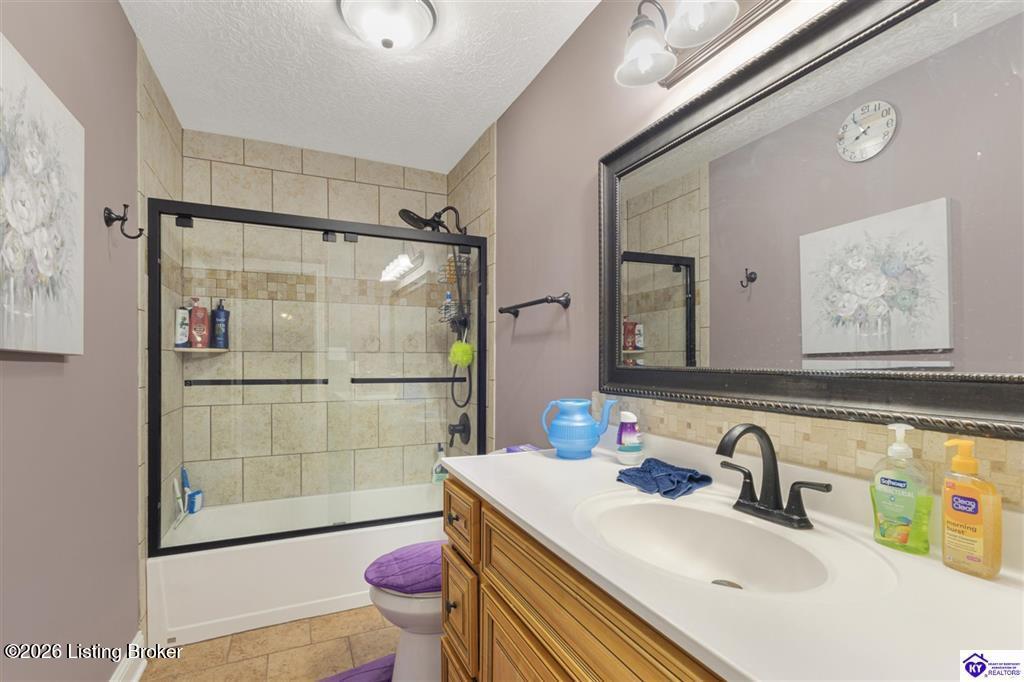 200 Carey Ln Property Photo 12