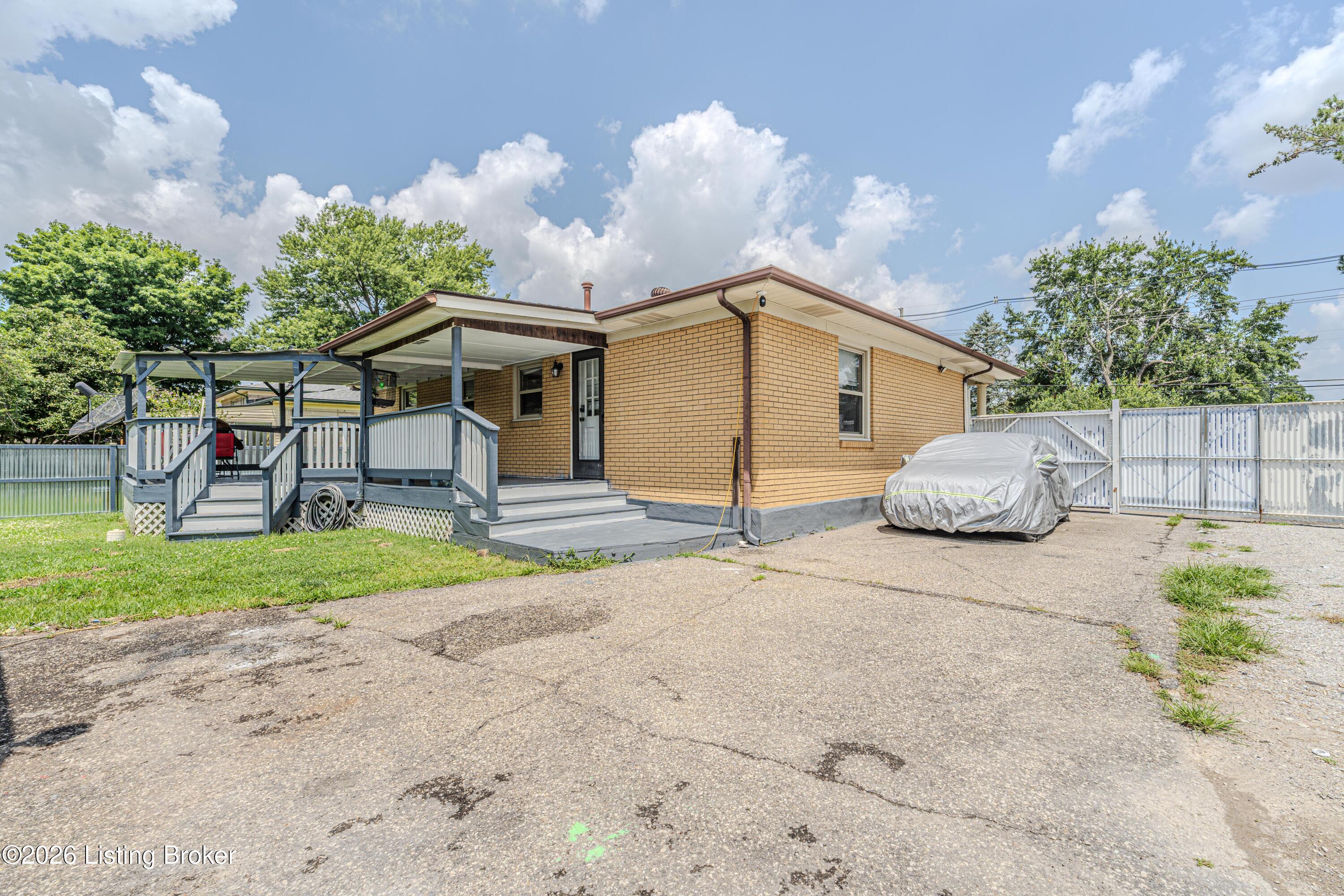 6102 W Pages Ln Property Photo 5