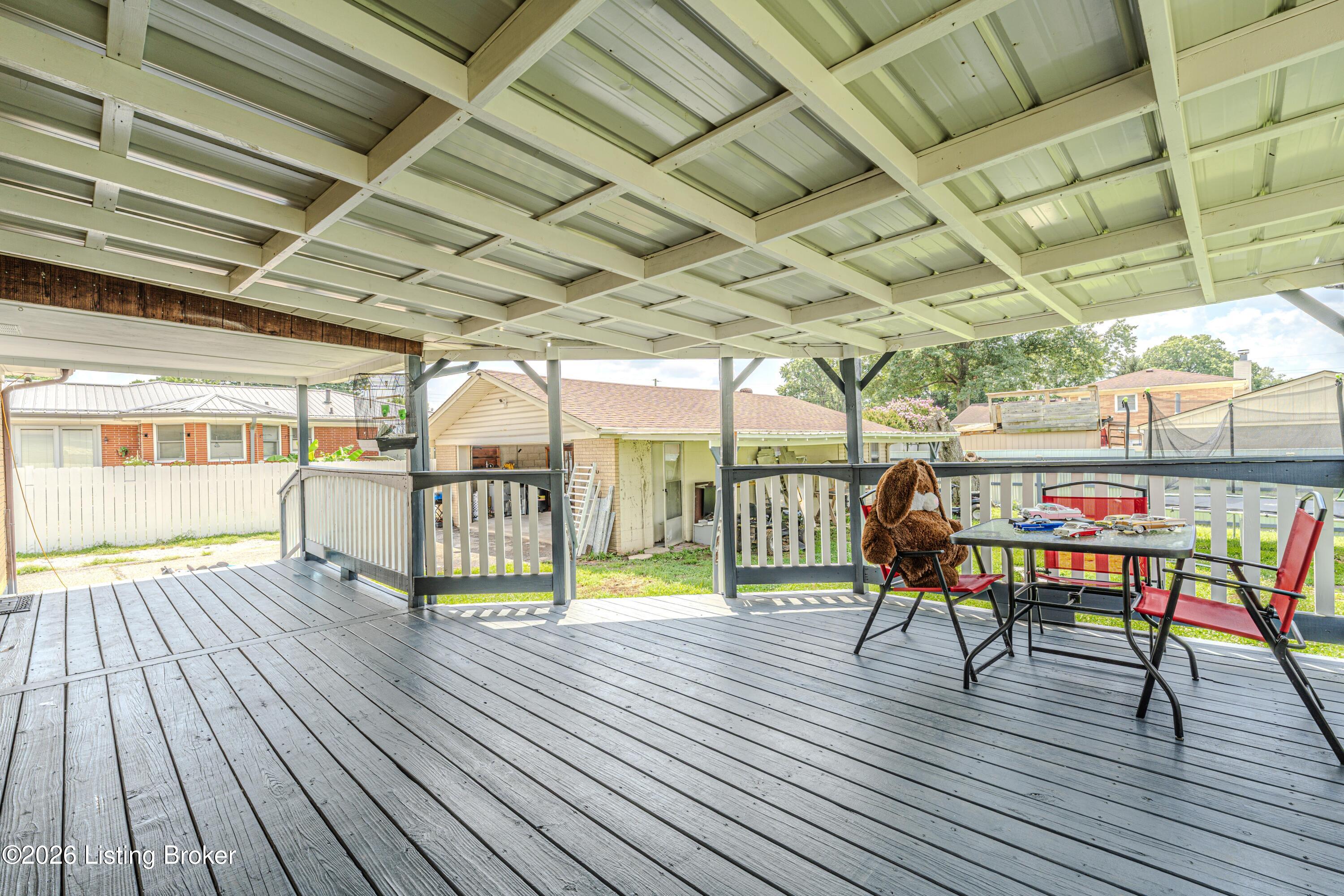 6102 W Pages Ln Property Photo 8