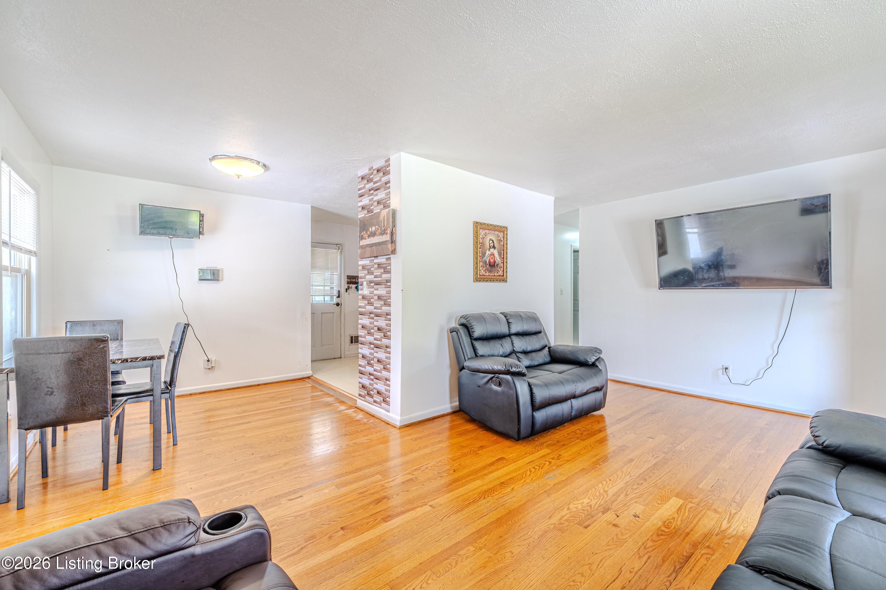 6102 W Pages Ln Property Photo 15