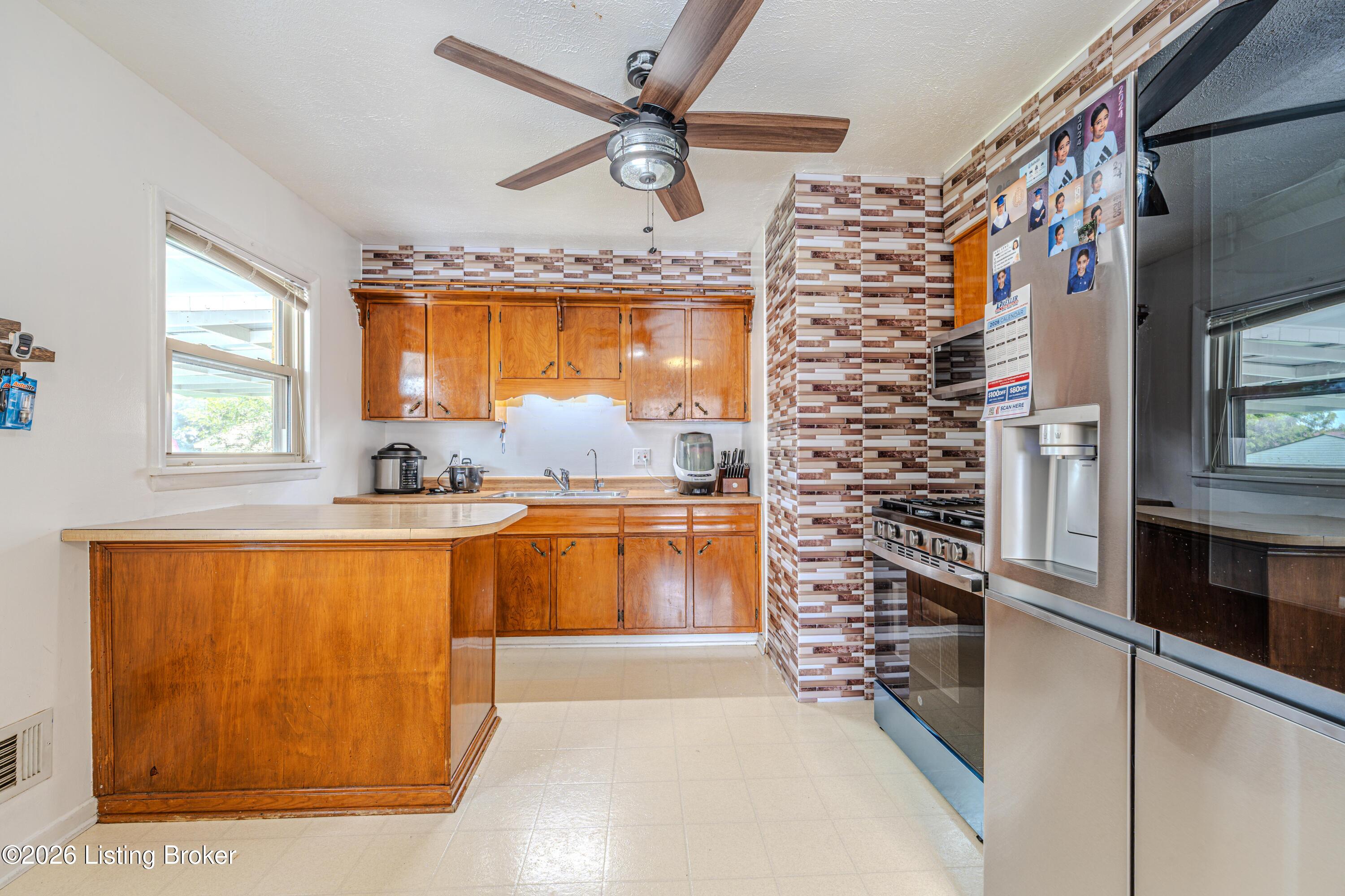6102 W Pages Ln Property Photo 16