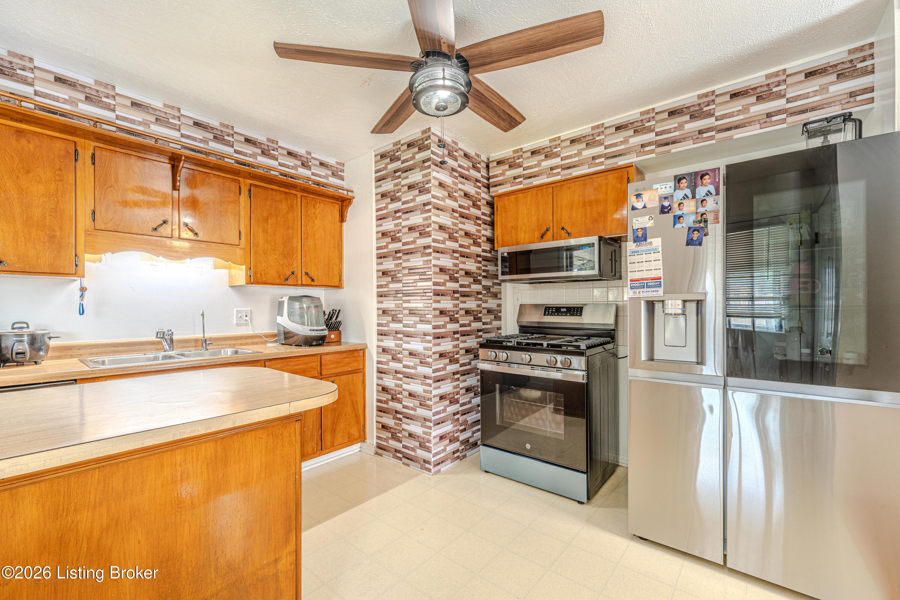 6102 W Pages Ln Property Photo 17