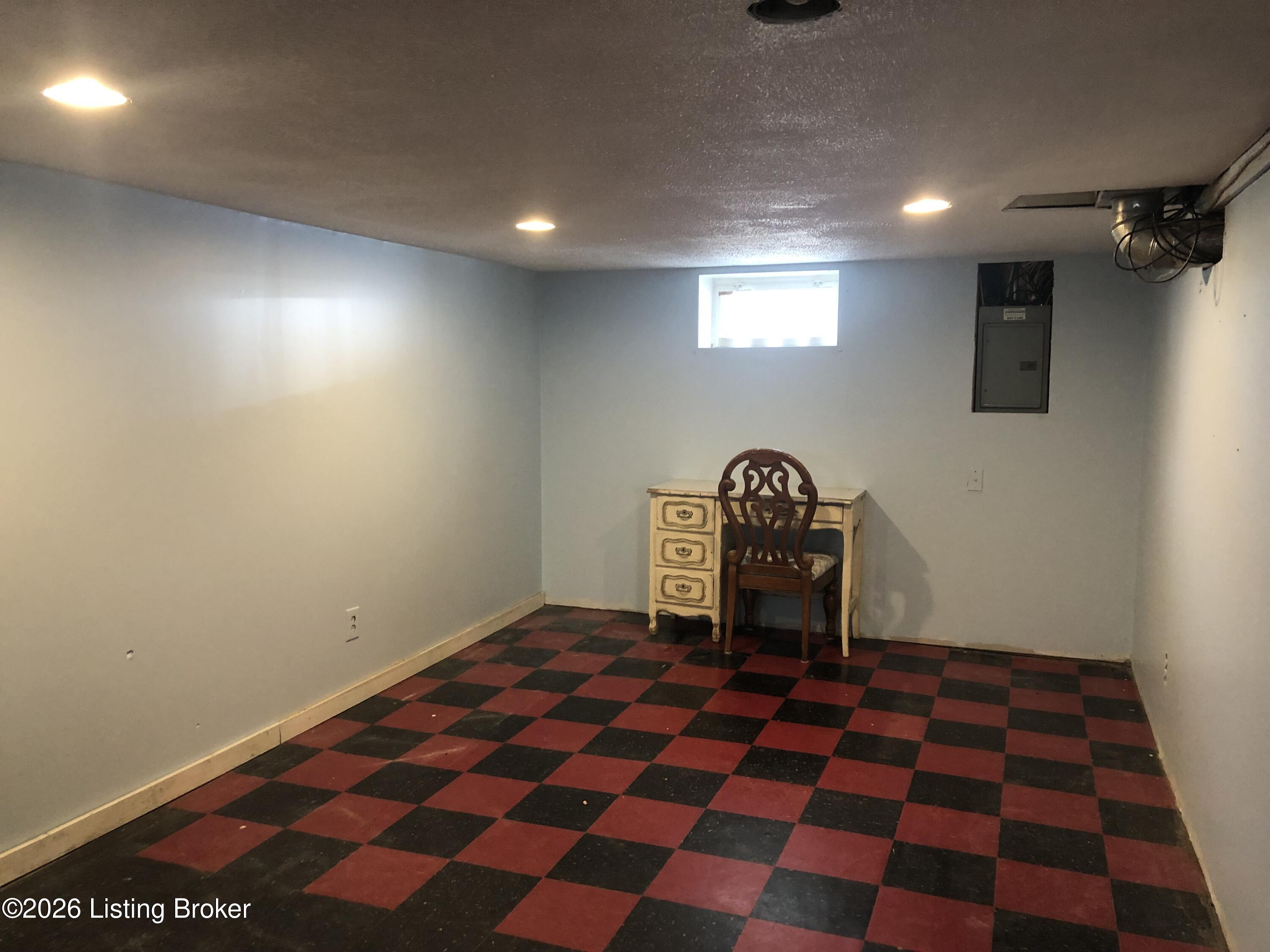 112 E Amherst Ave Property Photo 16
