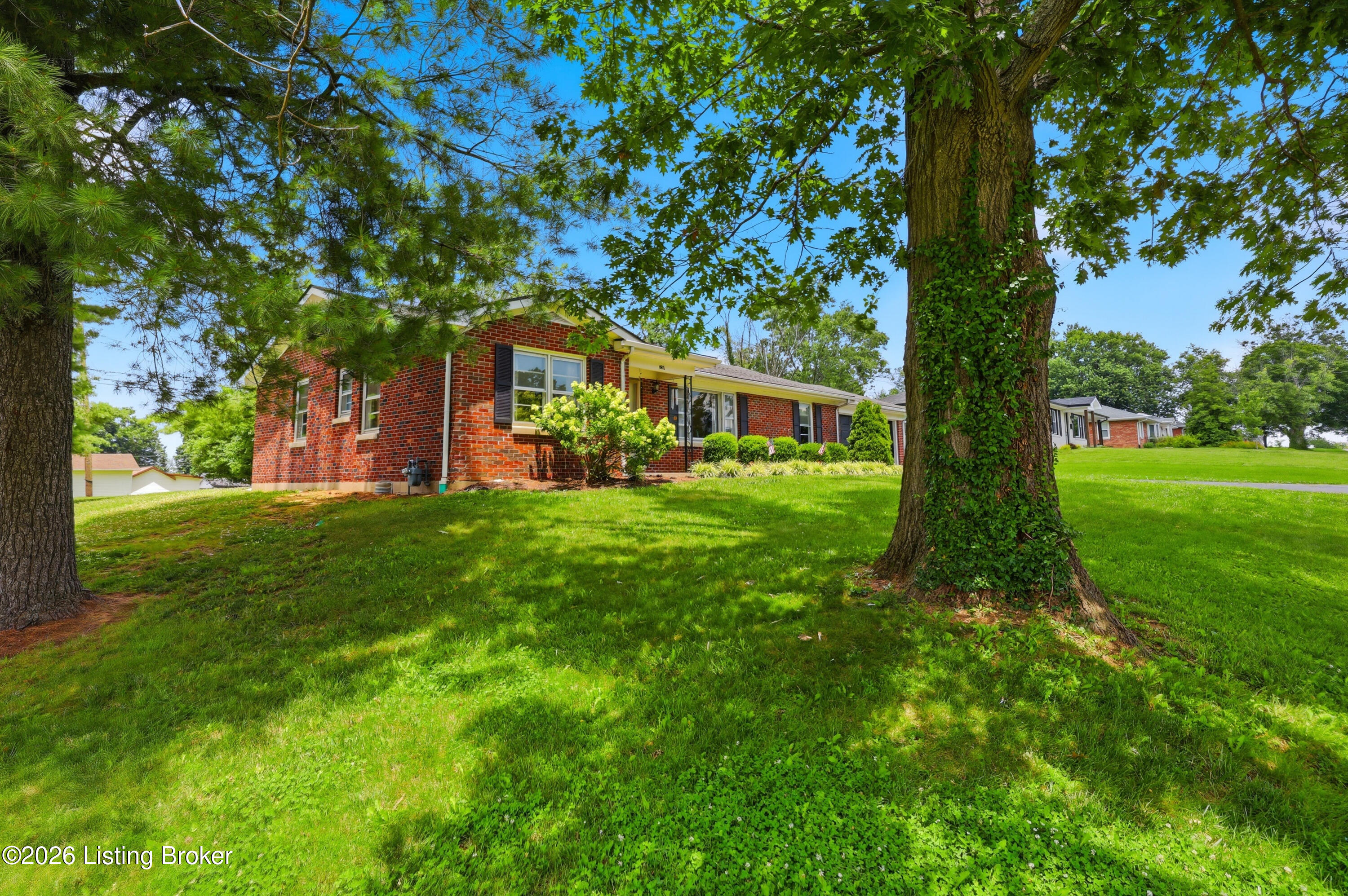 220 Forrest Dr Property Photo 39