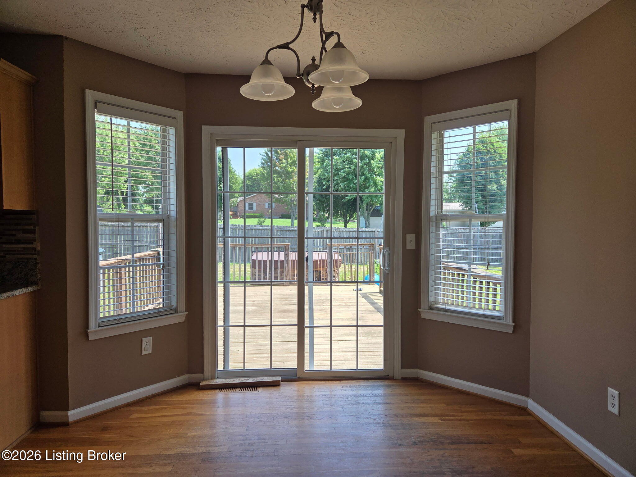 2517 Kensington Way Property Photo 8