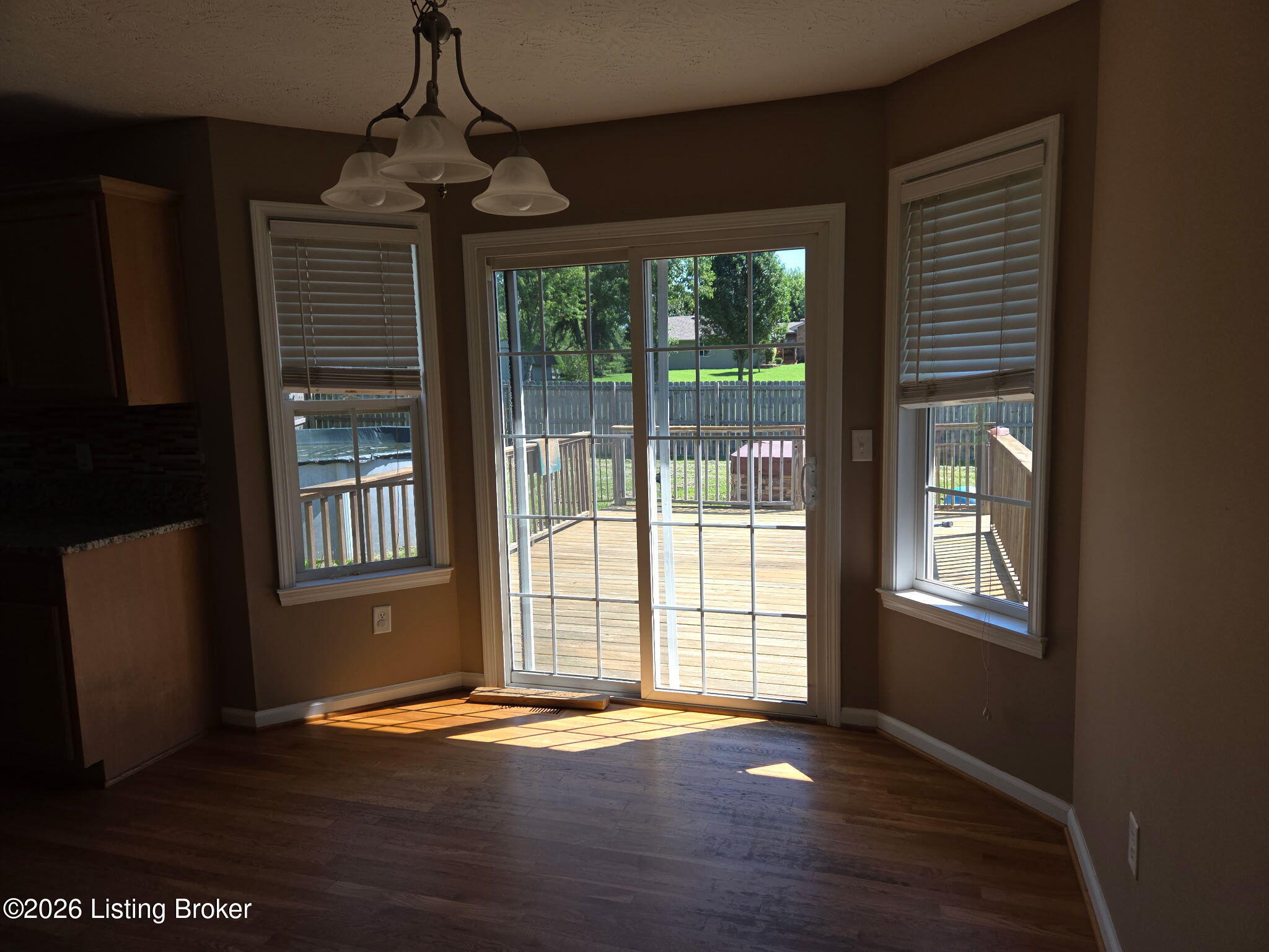 2517 Kensington Way Property Photo 9