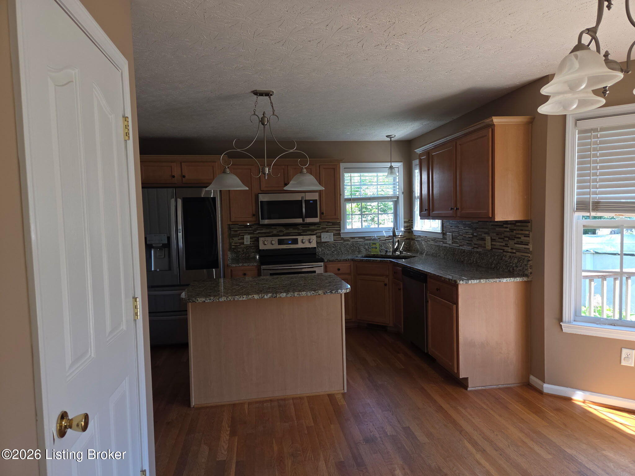 2517 Kensington Way Property Photo 13