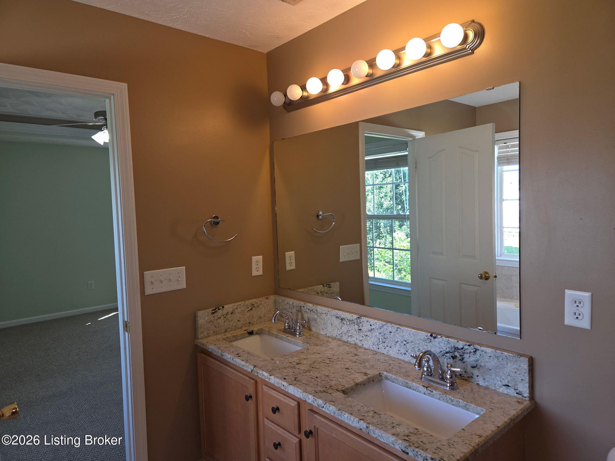 2517 Kensington Way Property Photo 32