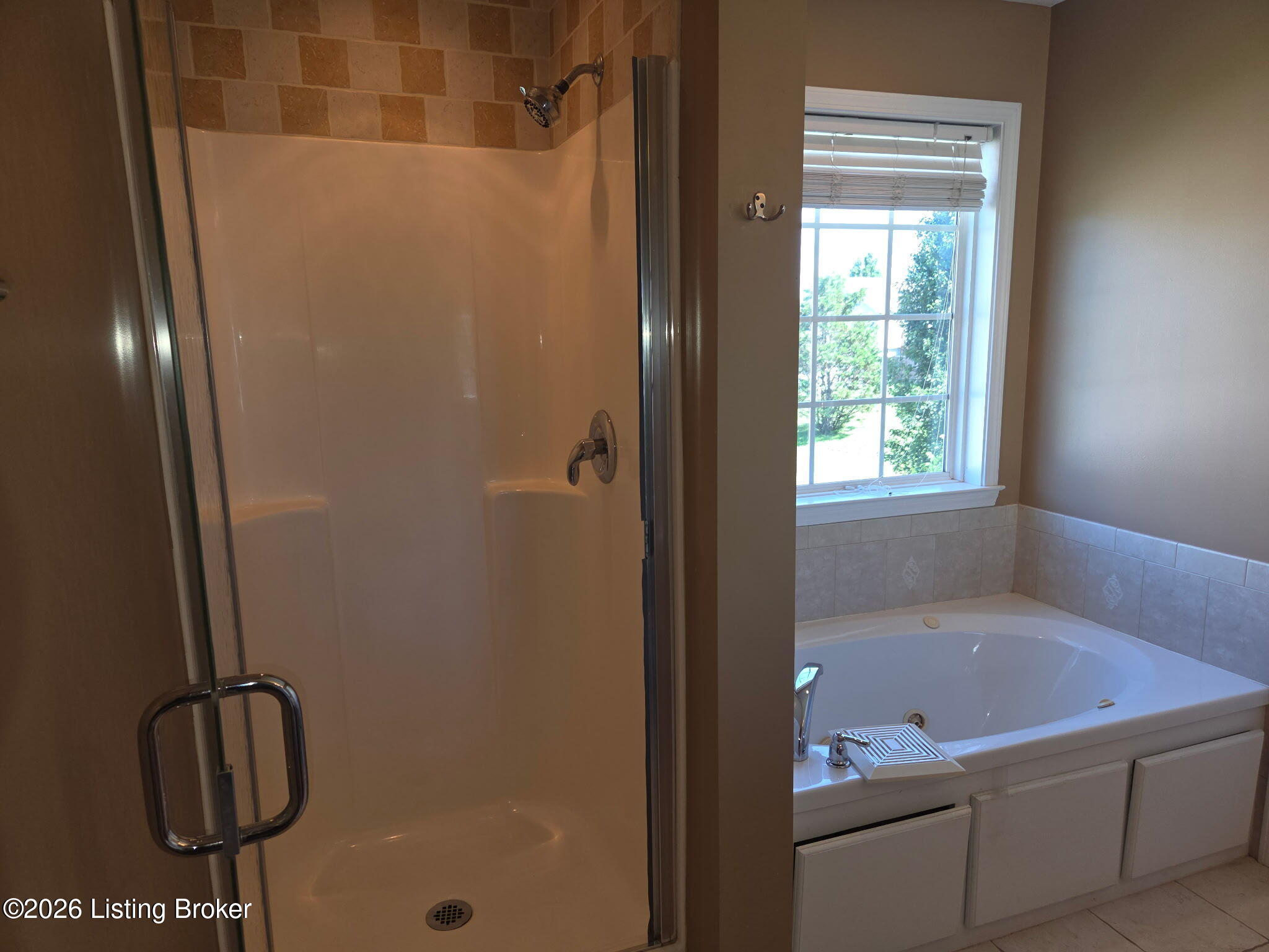 2517 Kensington Way Property Photo 35
