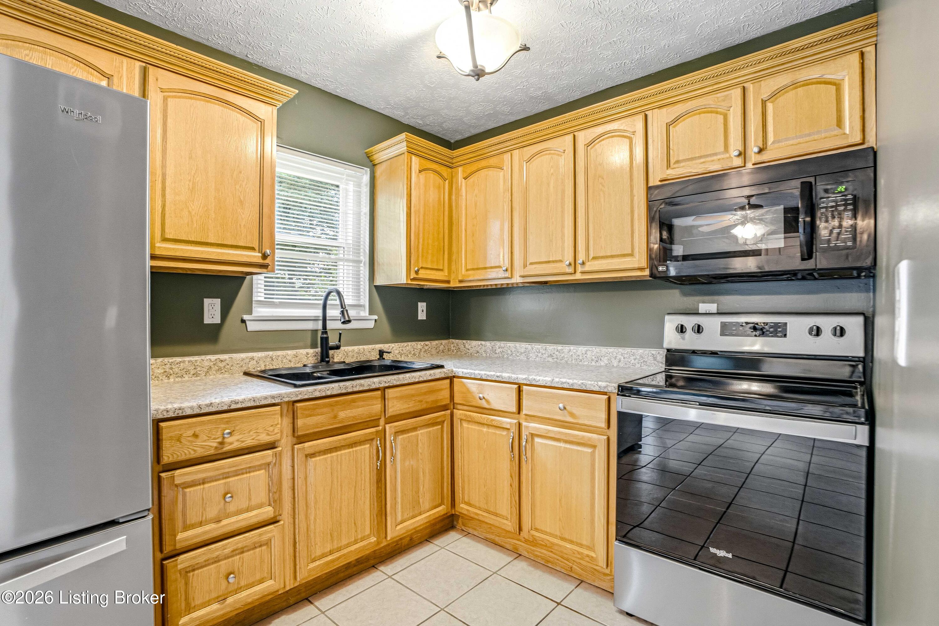 6812 Nalery Way Property Photo 7