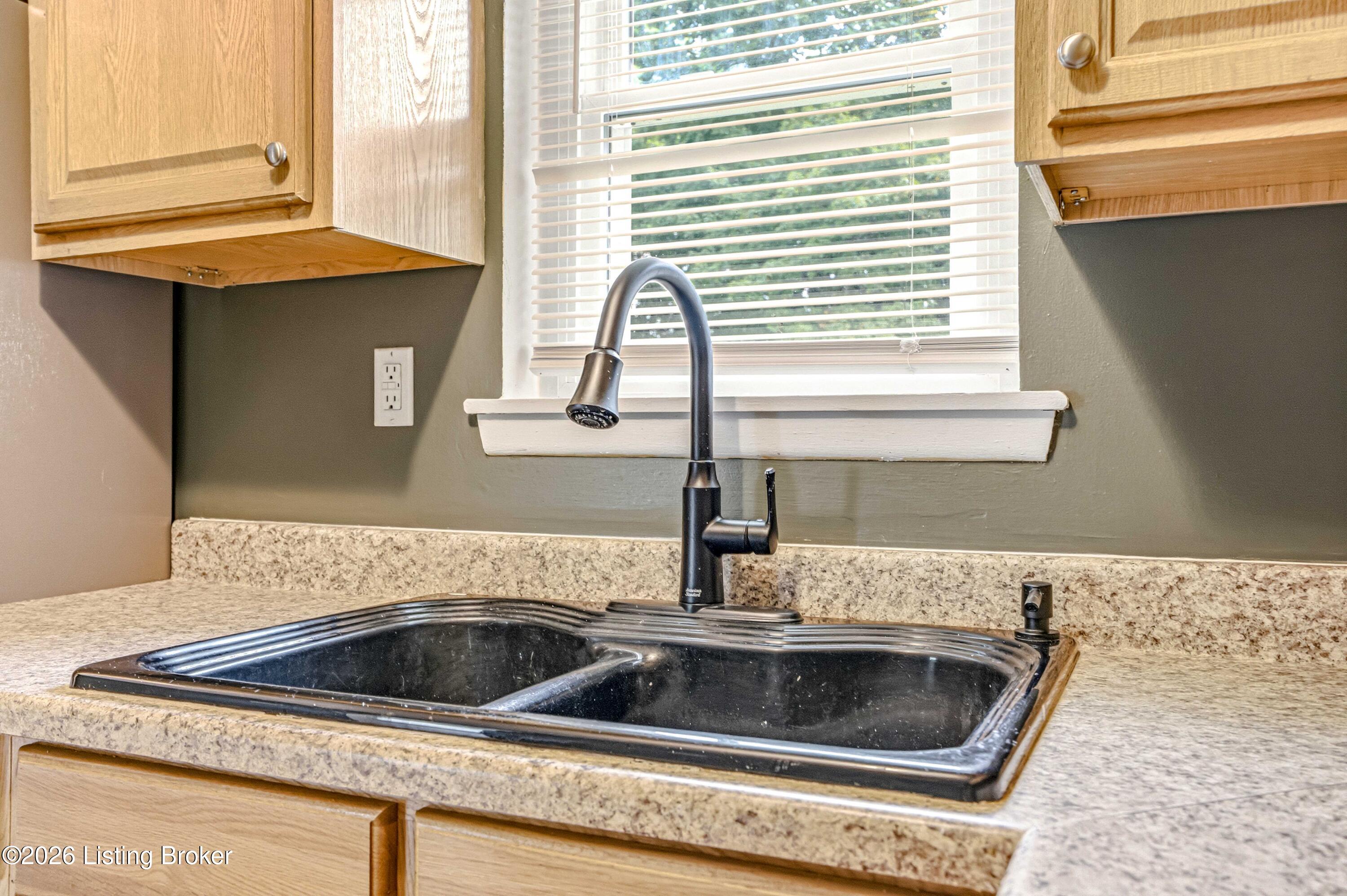 6812 Nalery Way Property Photo 8