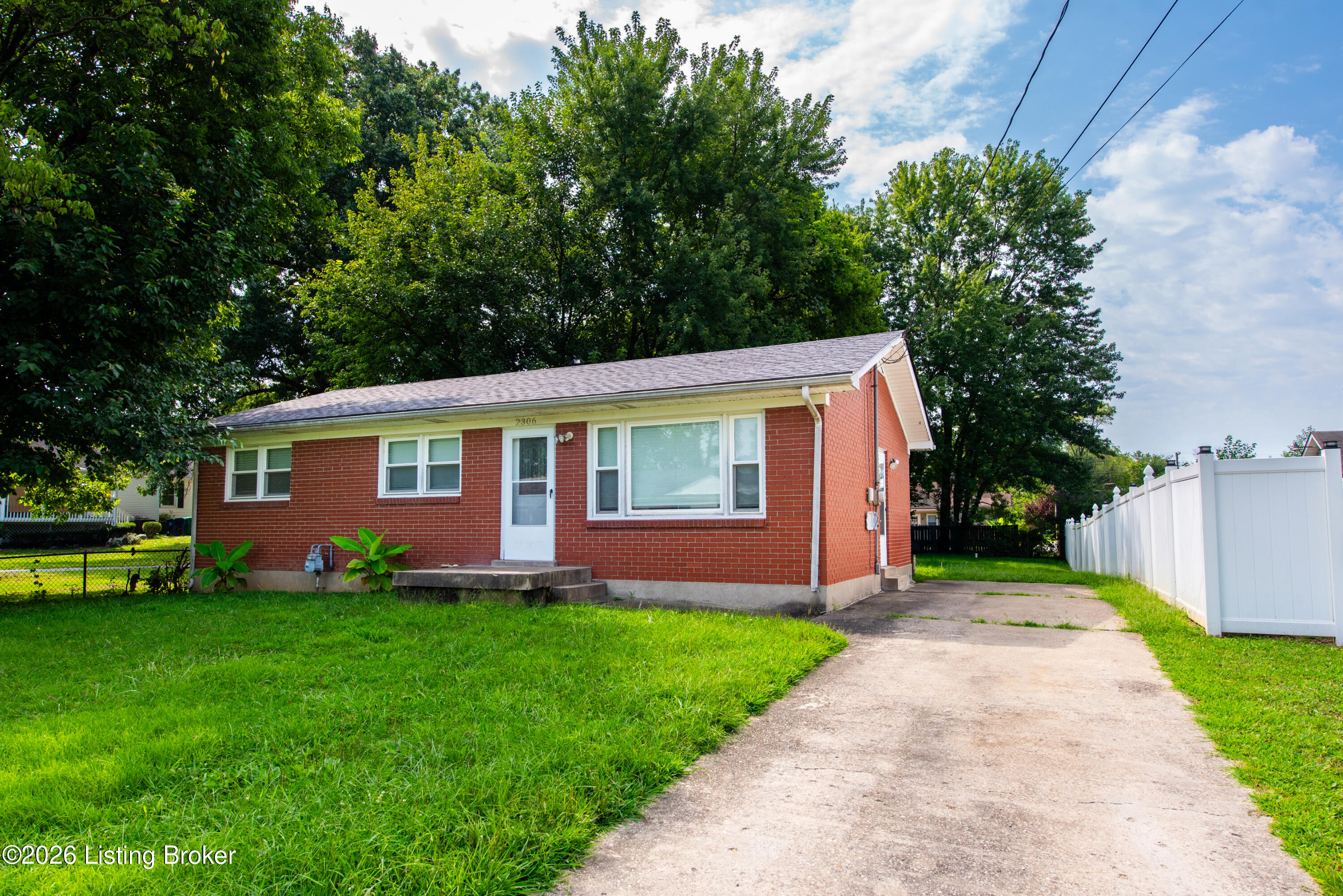 2306 Youngland Ave Property Photo 2