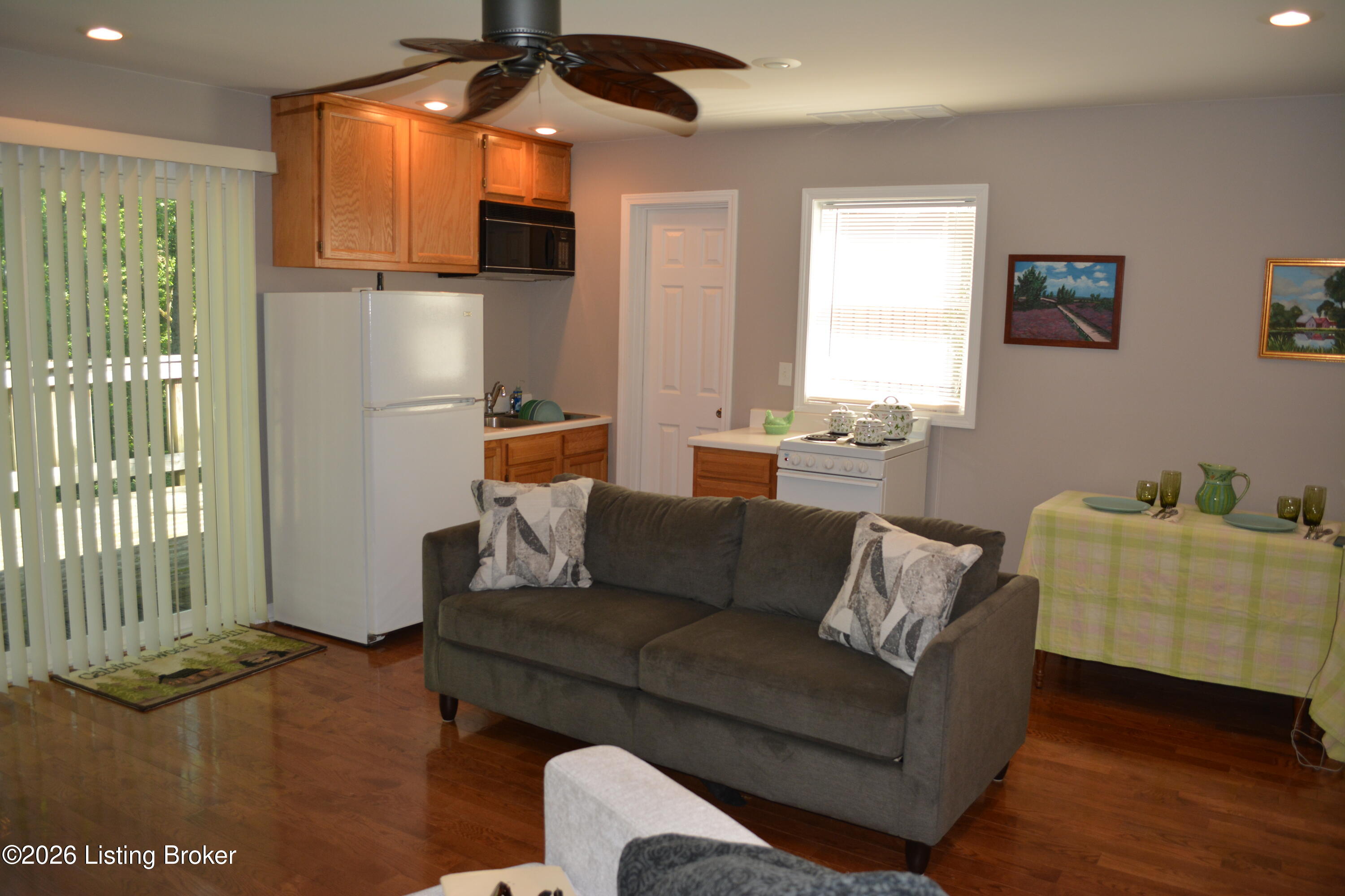 581 Noah's Ln Property Photo 8