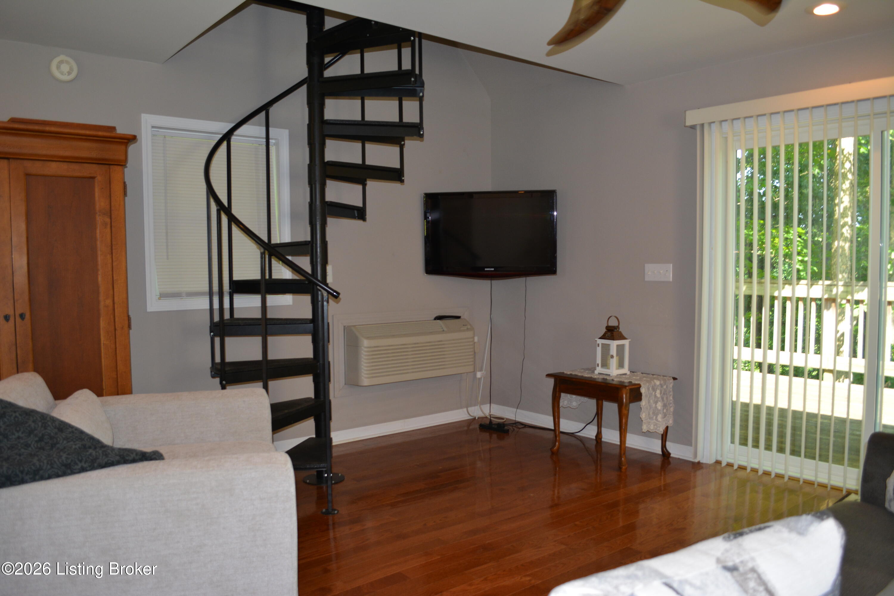 581 Noah's Ln Property Photo 9