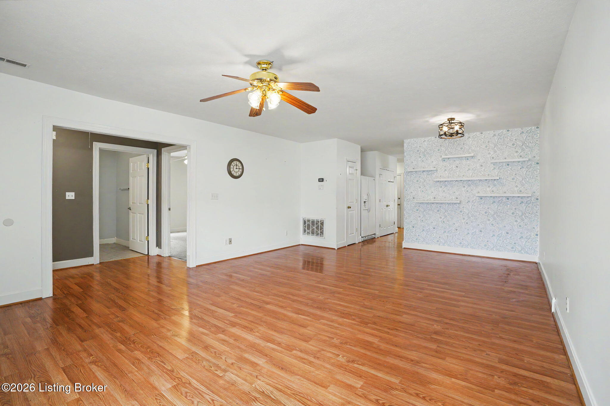 8537 Applegate Village Dr Property Photo 6