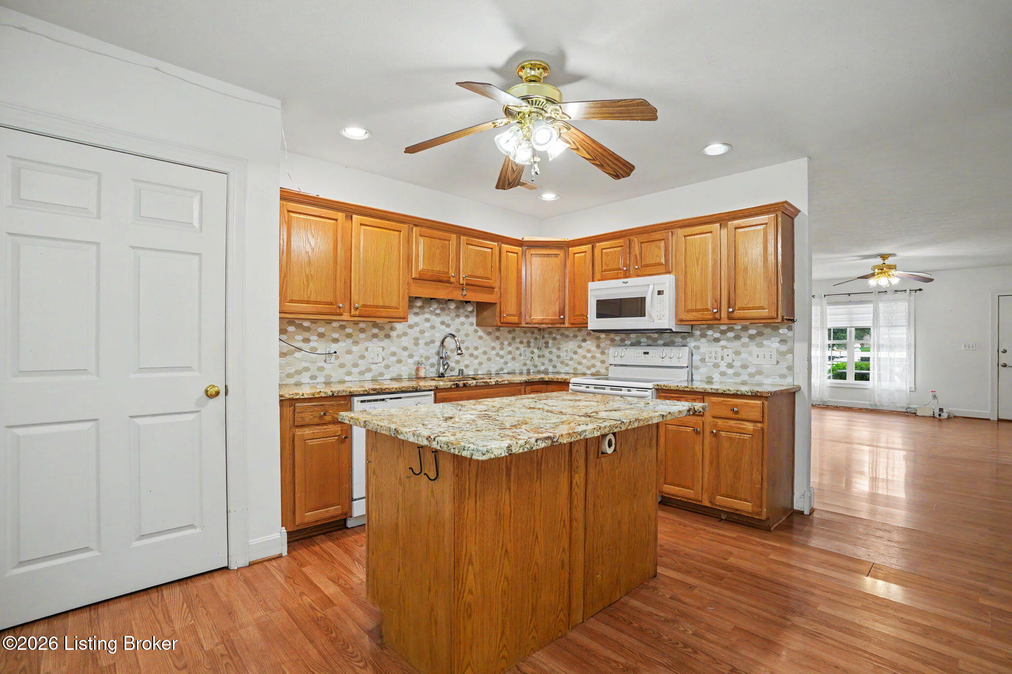 8537 Applegate Village Dr Property Photo 8