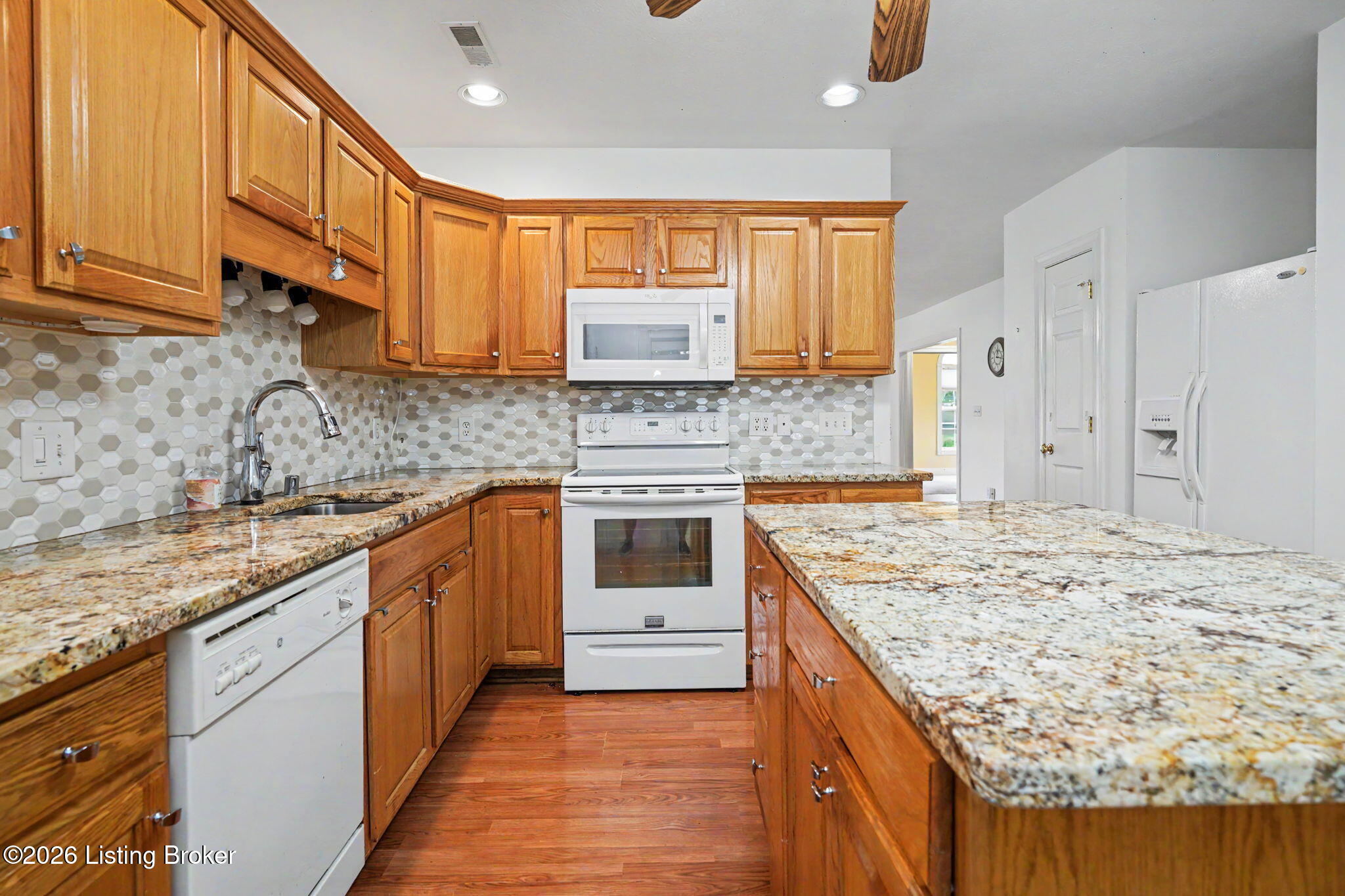 8537 Applegate Village Dr Property Photo 9