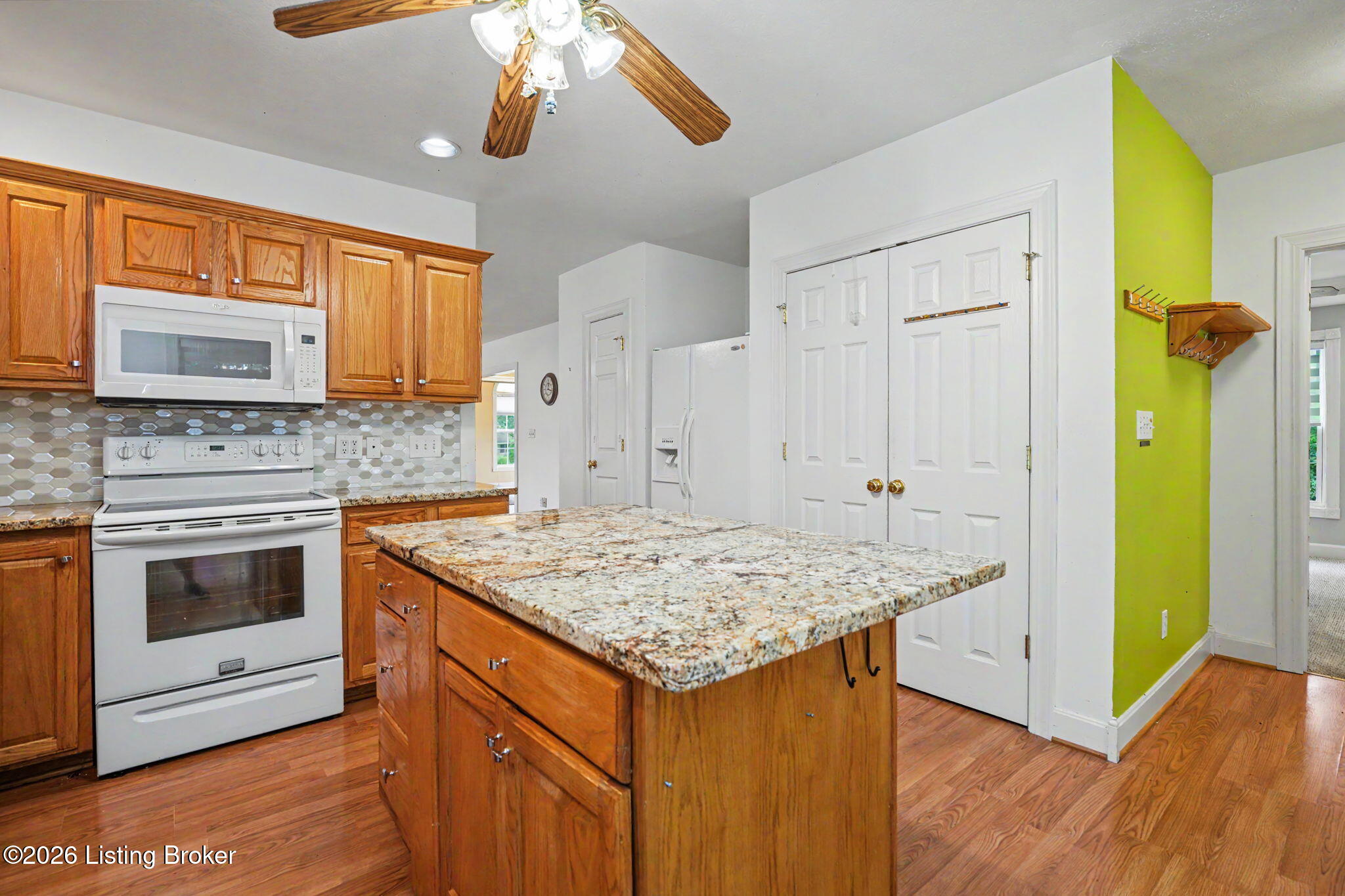 8537 Applegate Village Dr Property Photo 11