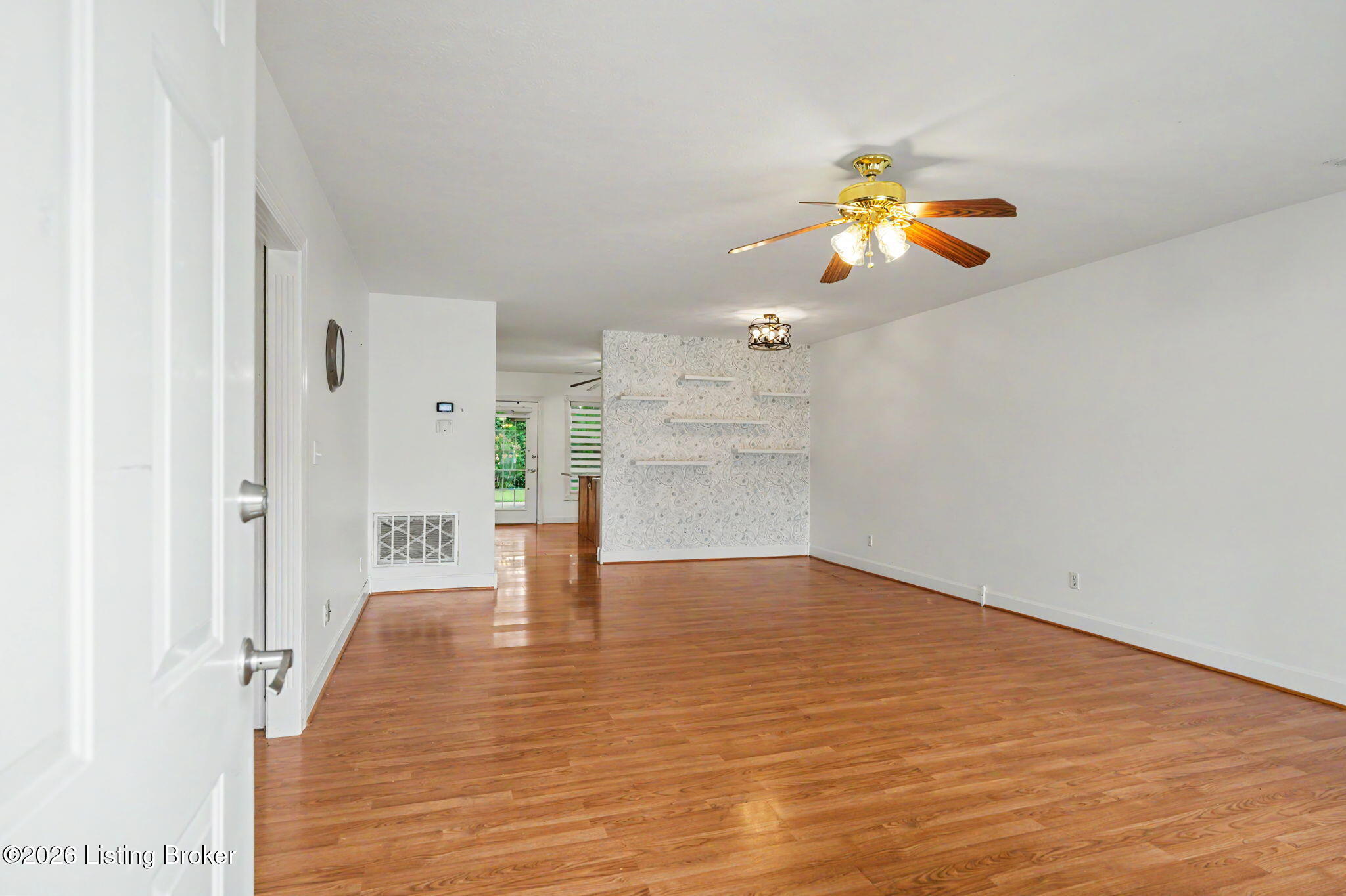 8537 Applegate Village Dr Property Photo 17