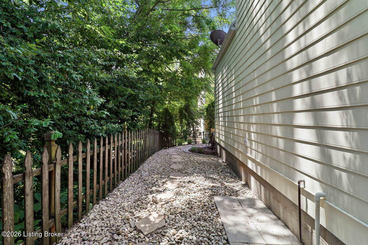 206 E Maidens Alley 5 Property Photo 32
