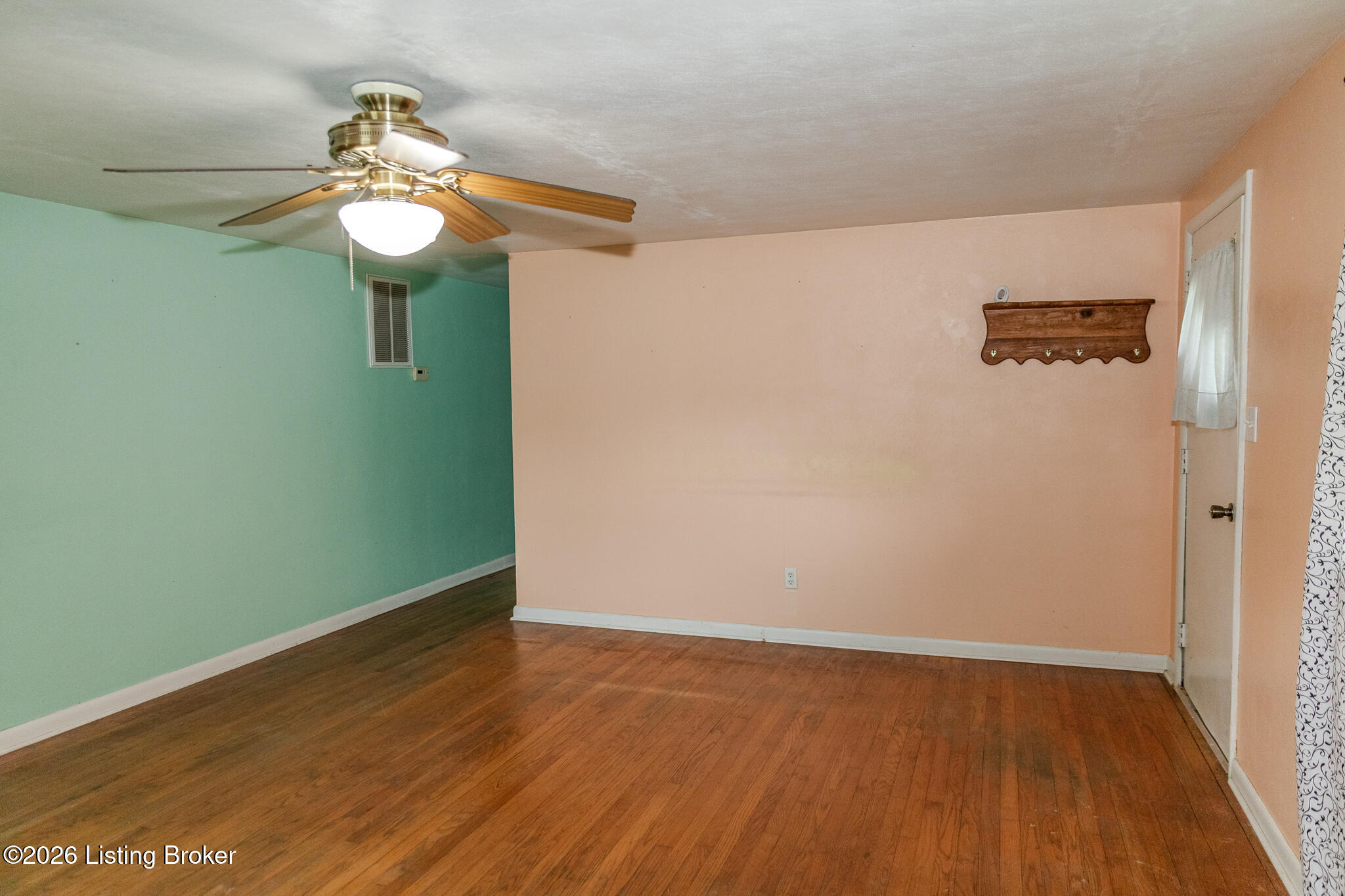 106 W 1st St Property Photo 2