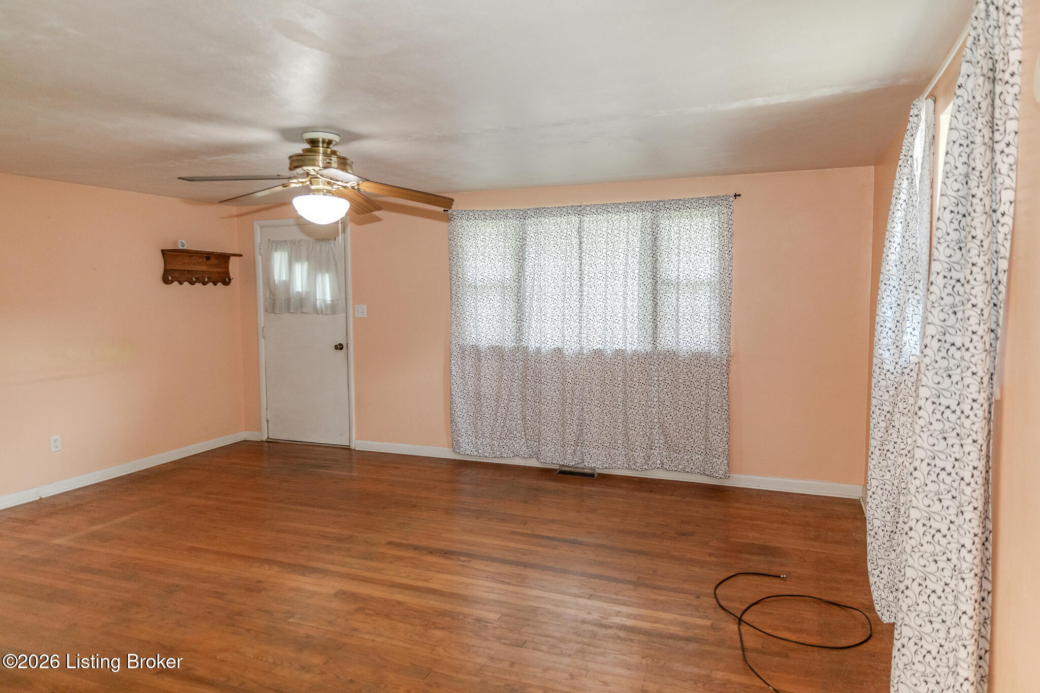 106 W 1st St Property Photo 3
