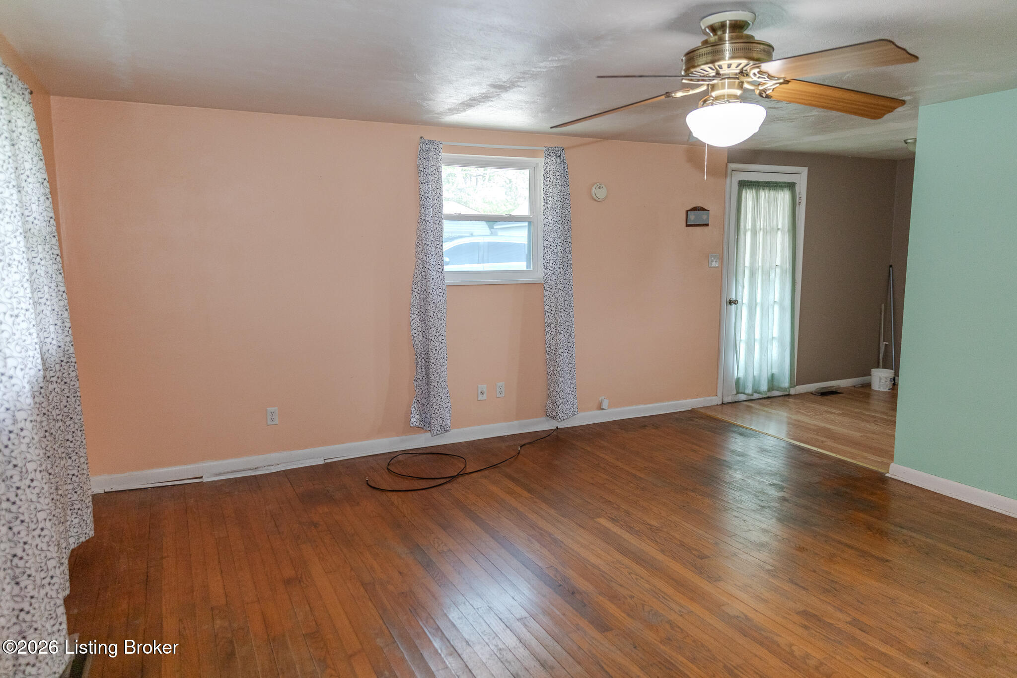 106 W 1st St Property Photo 5