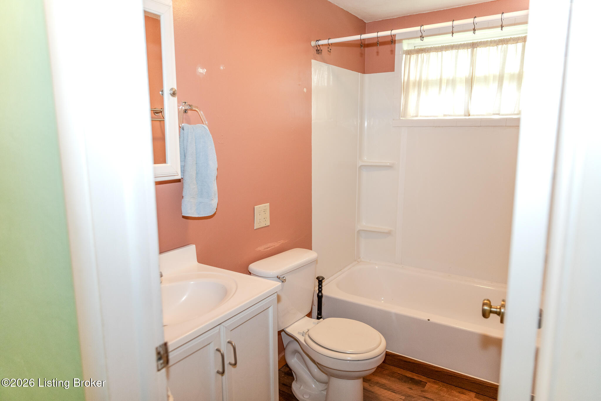 106 W 1st St Property Photo 14