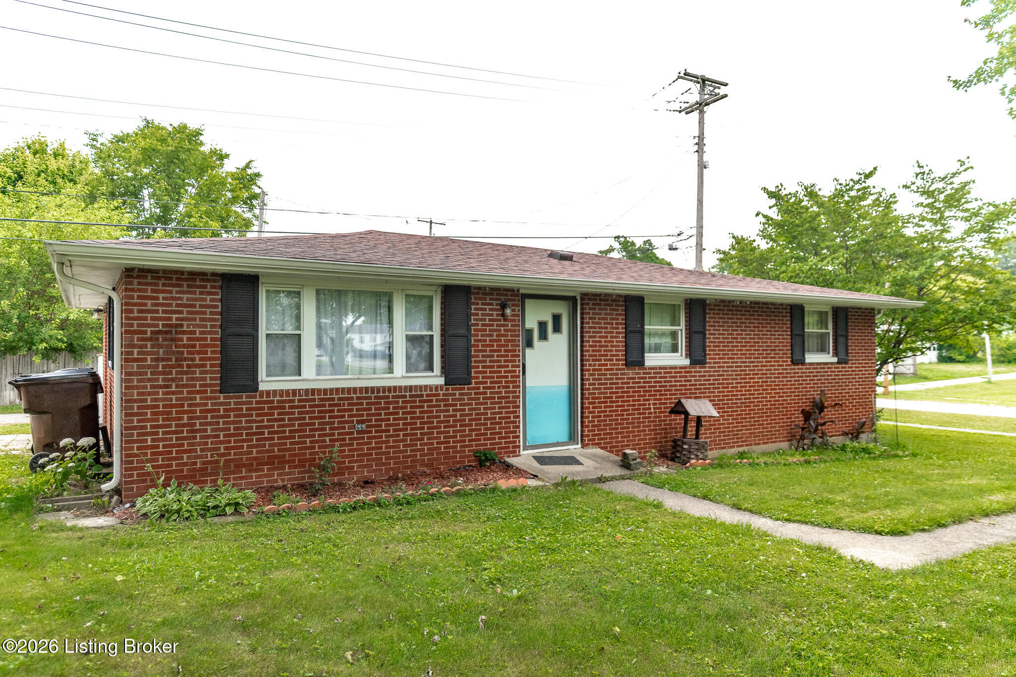 106 W 1st St Property Photo 26