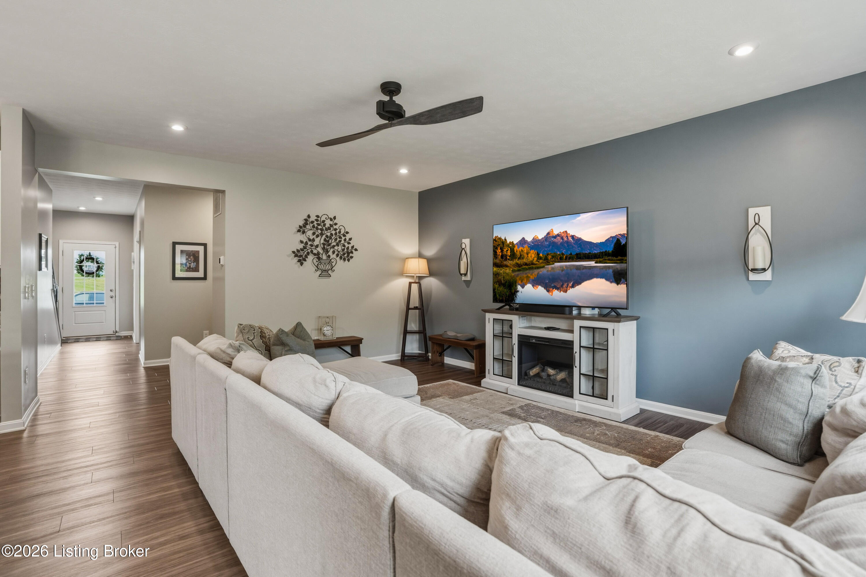 420 Inspiration Ln Property Photo 4