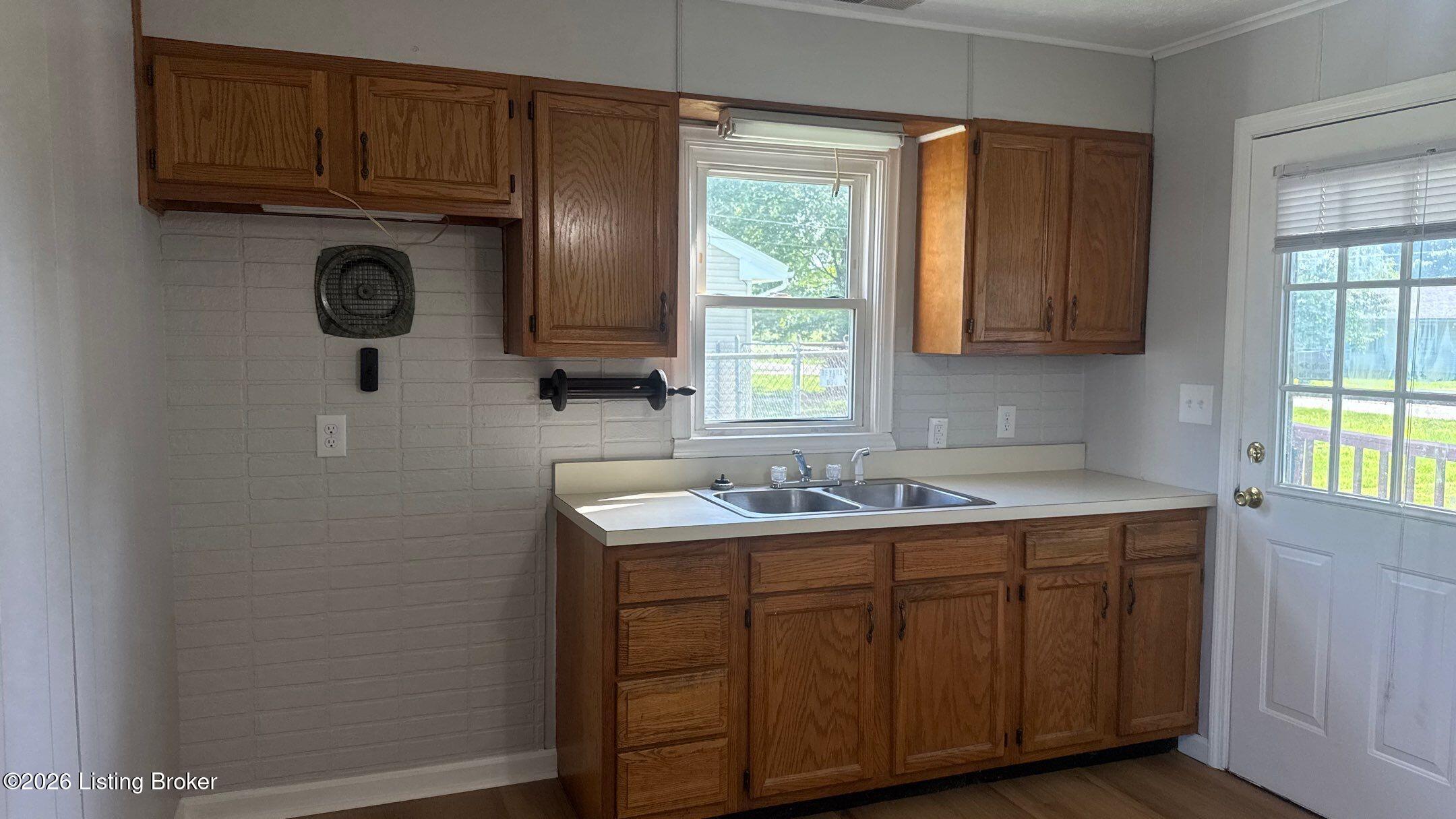 13213 Ashlawn Dr Property Photo 7