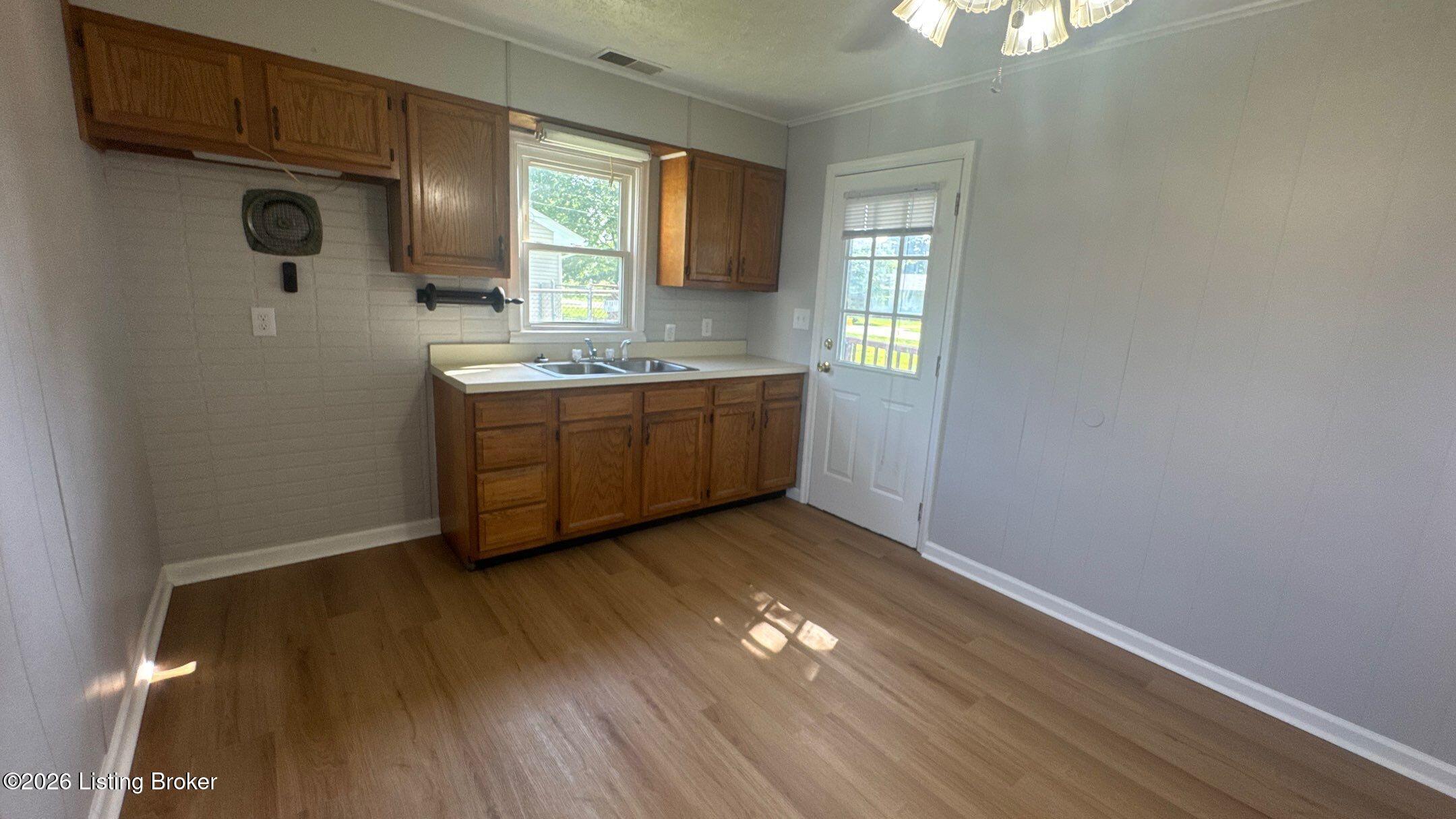 13213 Ashlawn Dr Property Photo 8