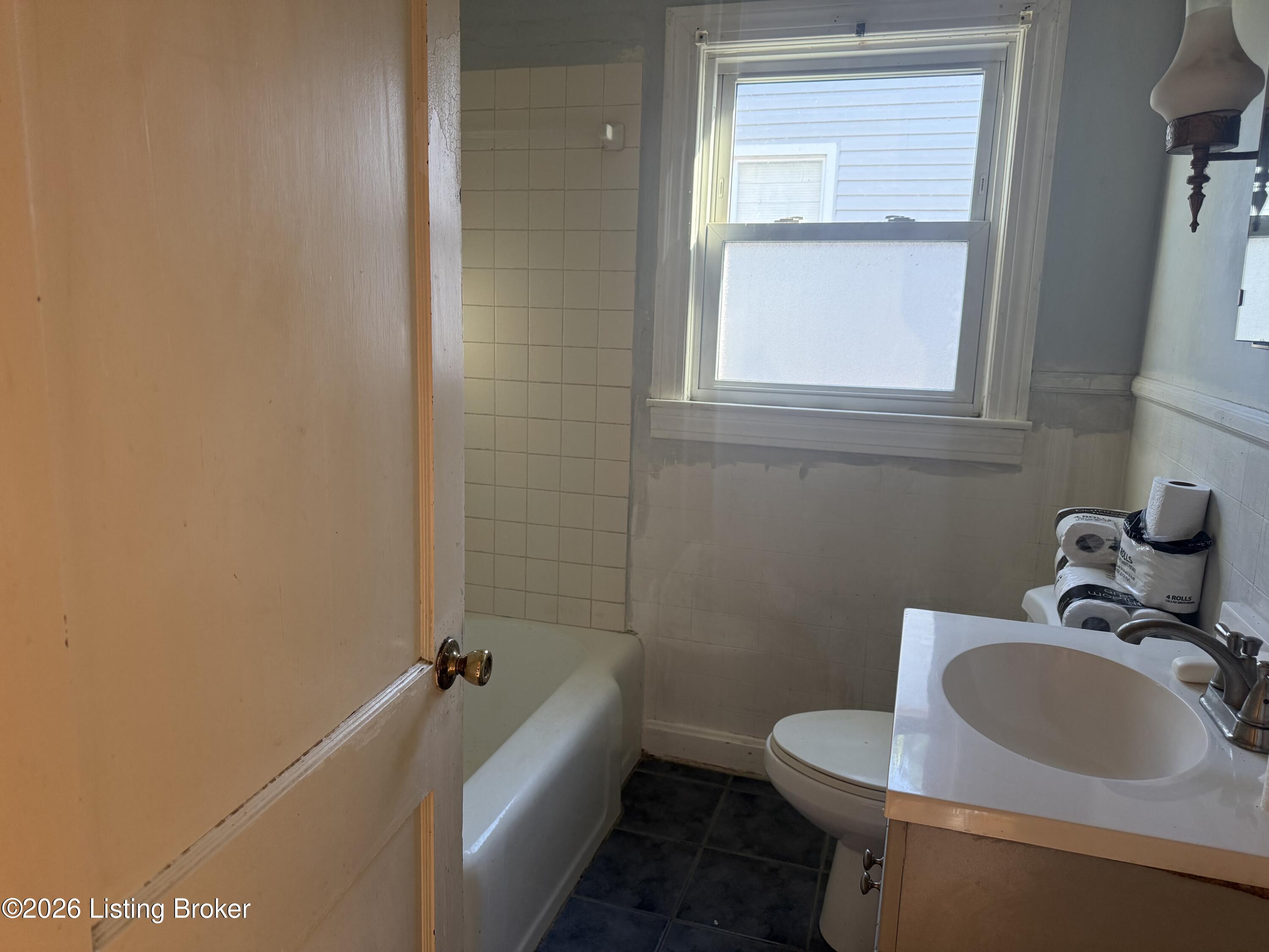 704 Greenwood Ct Property Photo 5