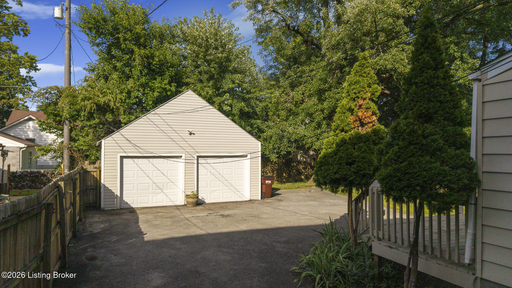 405 Macon Ave Property Photo 4