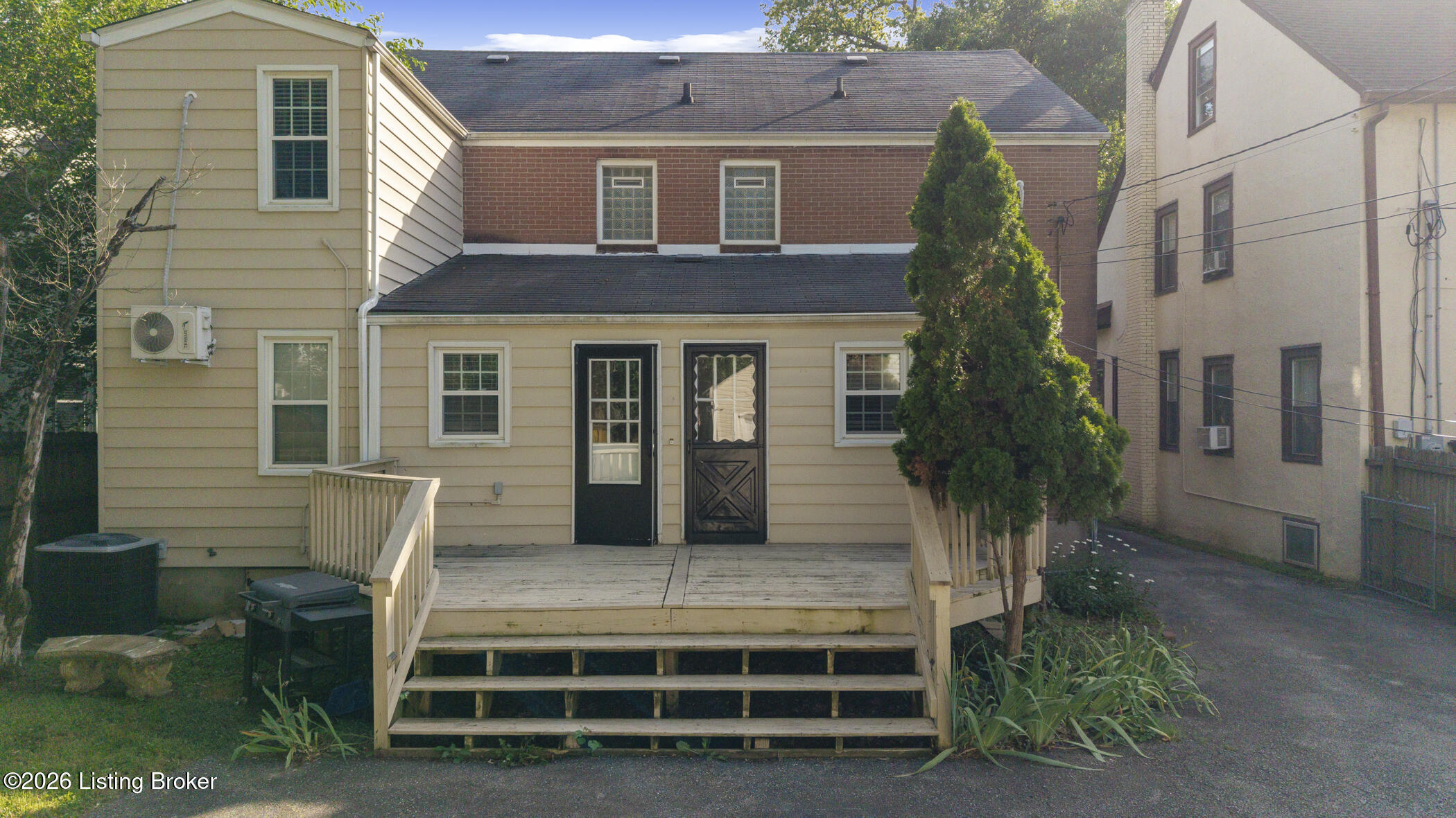 405 Macon Ave Property Photo 6