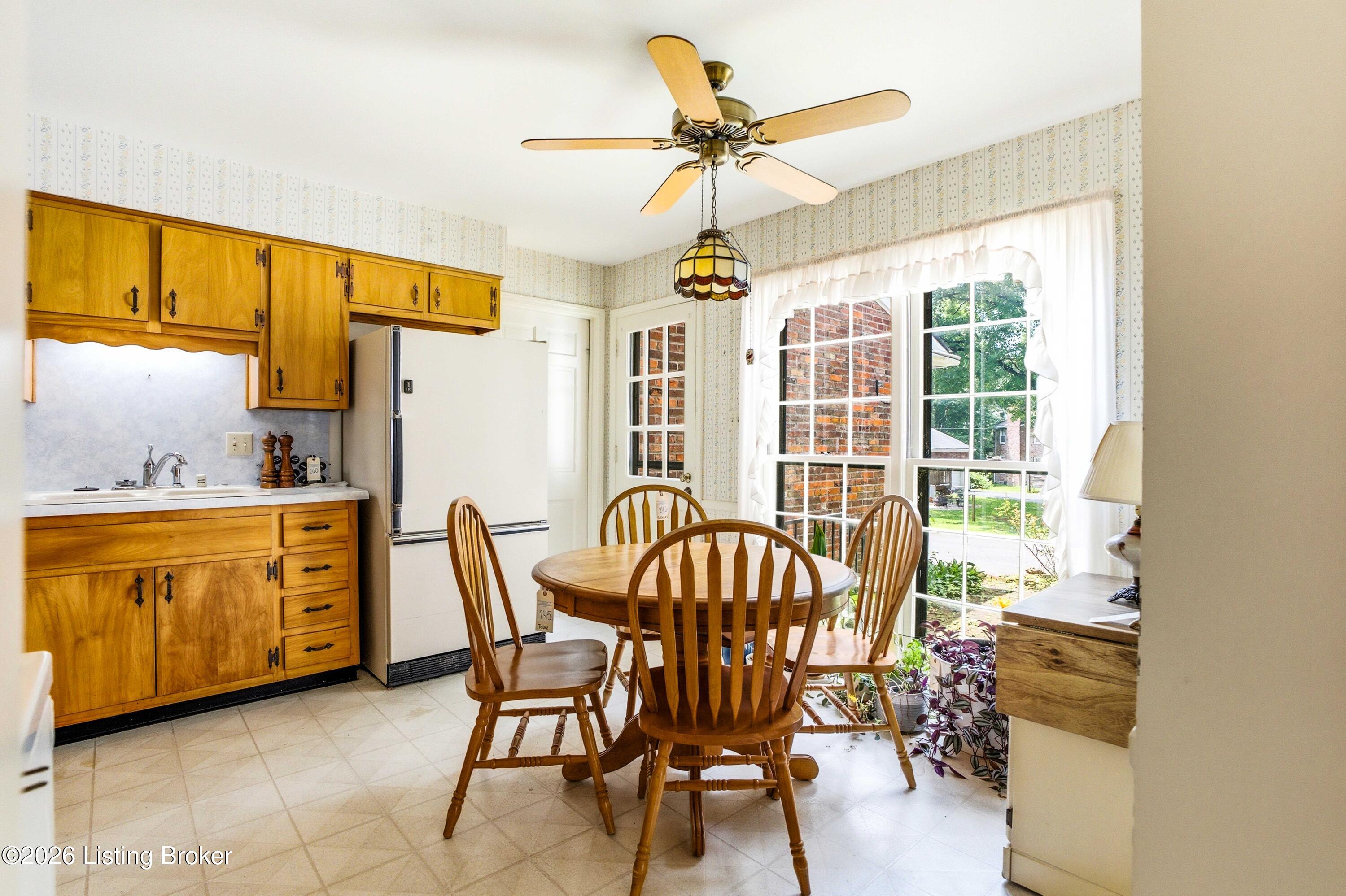 3304 Pineneedle Ln Property Photo 8