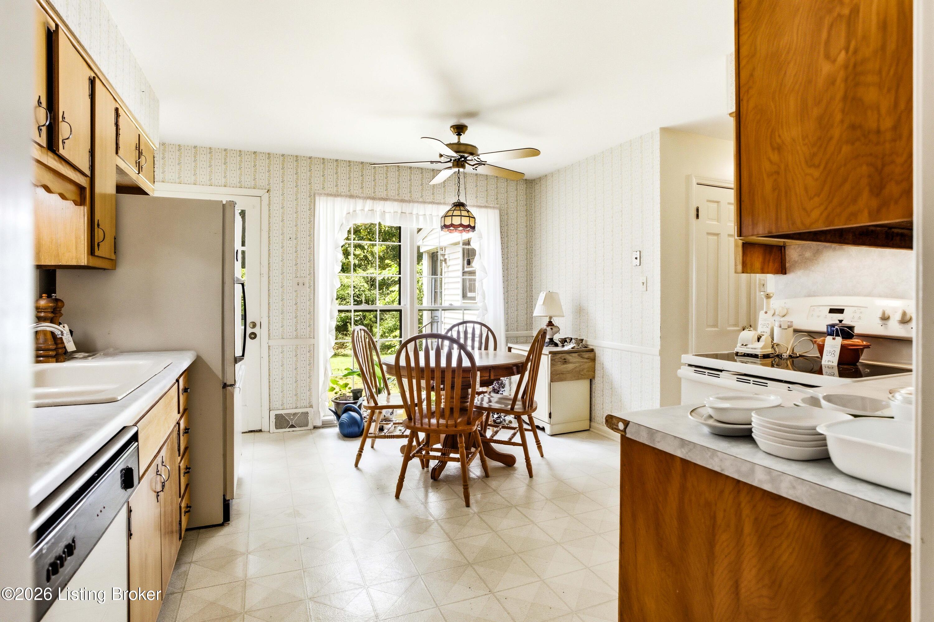 3304 Pineneedle Ln Property Photo 9